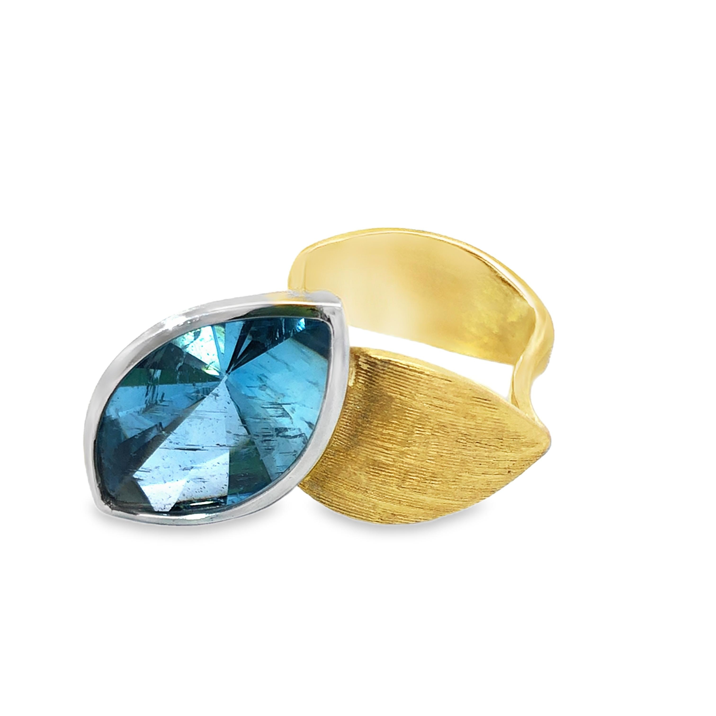 Entdecken Sie unseren exquisiten Ring Au/Pt Aquamarin mit einem beeindruckenden 10,78 ct Stein. Gefertigt aus 18-kar&auml;tigem Gold mit Platin strahlt Luxus aus. Ideal f&uuml;r elegante Anl&auml;sse, verpassen Sie nicht dieses stilvolle St&uuml;ck in Gr&ouml;&szlig;e 54. Tragen Sie ihn alleine oder kombinieren Sie ihn mit anderen Schmuckst&uuml;cken f&uuml;r einen unverwechselbaren Look.