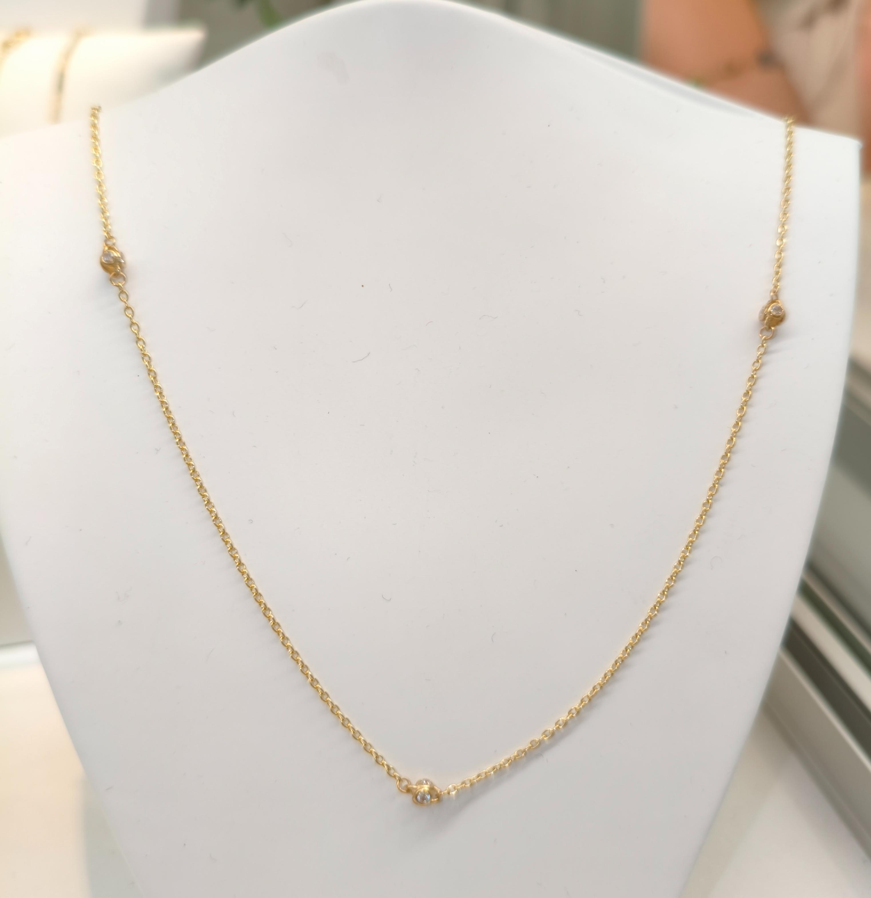 Gouden collier met zirkonia's