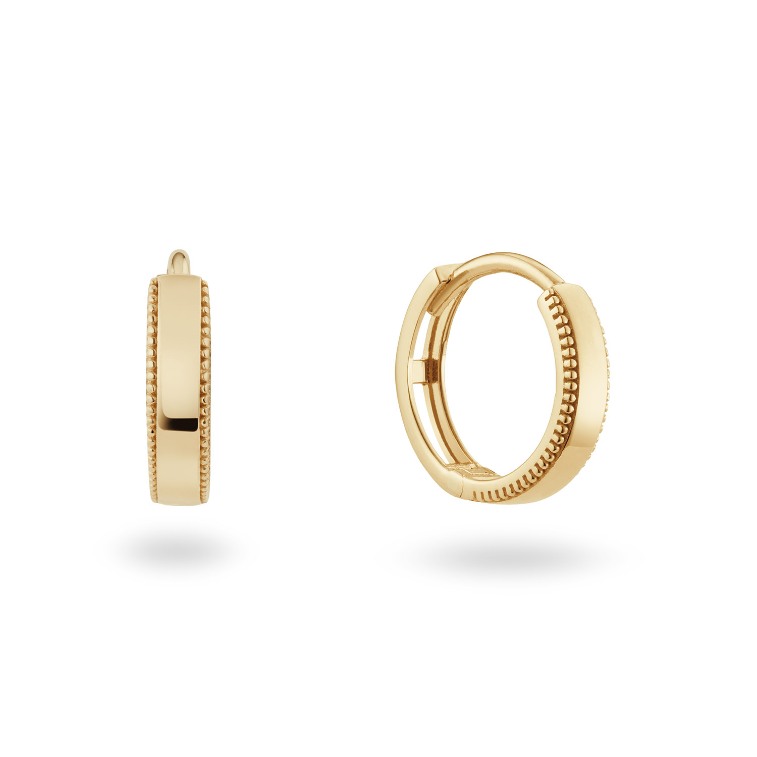 Een moderne musthave, de Strandfontein Hoops. De oorbellen hebben een strakke vorm met subtiele beaded details aan de rand. Elegant minimalisme zodat je ze iedere dag moeiteloos draagt, alleen, of als basis voor een stijlvolle earstack.

Cape Town Chronicles
Ontdek Cape Town Chronicles, een 14 karaat gouden sieradencollectie die de ruige schoonheid en warme energie van Kaapstad tot leven brengt. Van de imposante Tafelberg tot het iconische Lion&rsquo;s Head, van de speelse pingu&iuml;ns op Boulders Beach tot het indrukwekkende Kaap de Goede Hoop. Elke plek heeft mij ge&iuml;nspireerd bij het ontwerpen van deze unieke collectie.

Het merk
Jackie is h&eacute;t 14 karaat gouden on trend sieradenmerk. De collecties zijn ge&iuml;nspireerd op de reizen die ik maak, van stedentrips tot exotische oorden. Elk gouden sieraad is helemaal van nu, handgemaakt door Europese goudsmeden en vervaardigd van overwegend gerecycled goud met echte edelstenen en zoetwaterparels. Elke collectie is dan ook met veel liefde en passie samengesteld. Mijn Jackie sieraden zijn de perfecte finishing touch voor iedere outfit!

Specificaties
- Hoops
- Materiaal: 14 Karaat - Geelgoud - 585
- Glad met parelrand
- 12mm