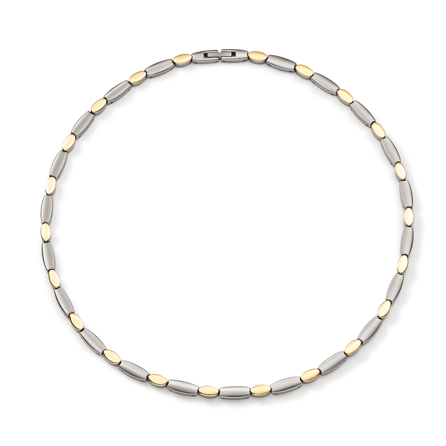 Boccia Titanium 08090-01 Ketting 50cm
Deze unieke titanium ketting van Boccia Titanium is een mooie toevoeging aan je sieradencollectie! Wat deze mat/glanzende bicolor titanium ketting uniek maakt, is dat hij grote ovale matte schakels heeft met daartussen ovale glanzende goudkleurige schakels, dit geeft een volle en luxe uitstraling. De ketting heeft een lengte van 50cm en sluit met een klapsluiting. Combineer de ketting met de bijpassende armband en oorbellen voor een complete look.

HET MERK
Boccia Titanium is het titanium merk van Nederland, dat zijn oorsprong in Duitsland vindt en is opgericht in het jaar 1992. Ontwikkeld door internationale ontwerpers. Alle titanium componenten van de BOCCIA TITANIUM collectie zijn gemaakt van 99,7% puur titanium; het bijzondere materiaal. Het is licht in gewicht, neemt de temperatuur van de huid aan en is zeer huidvriendelijk. Bovendien is het corrosie- en temperatuurbestendig.

SPECIFICATIES
- Ketting
- Puur titanium
- Ovaal bol
- Bicolor
- 50cm