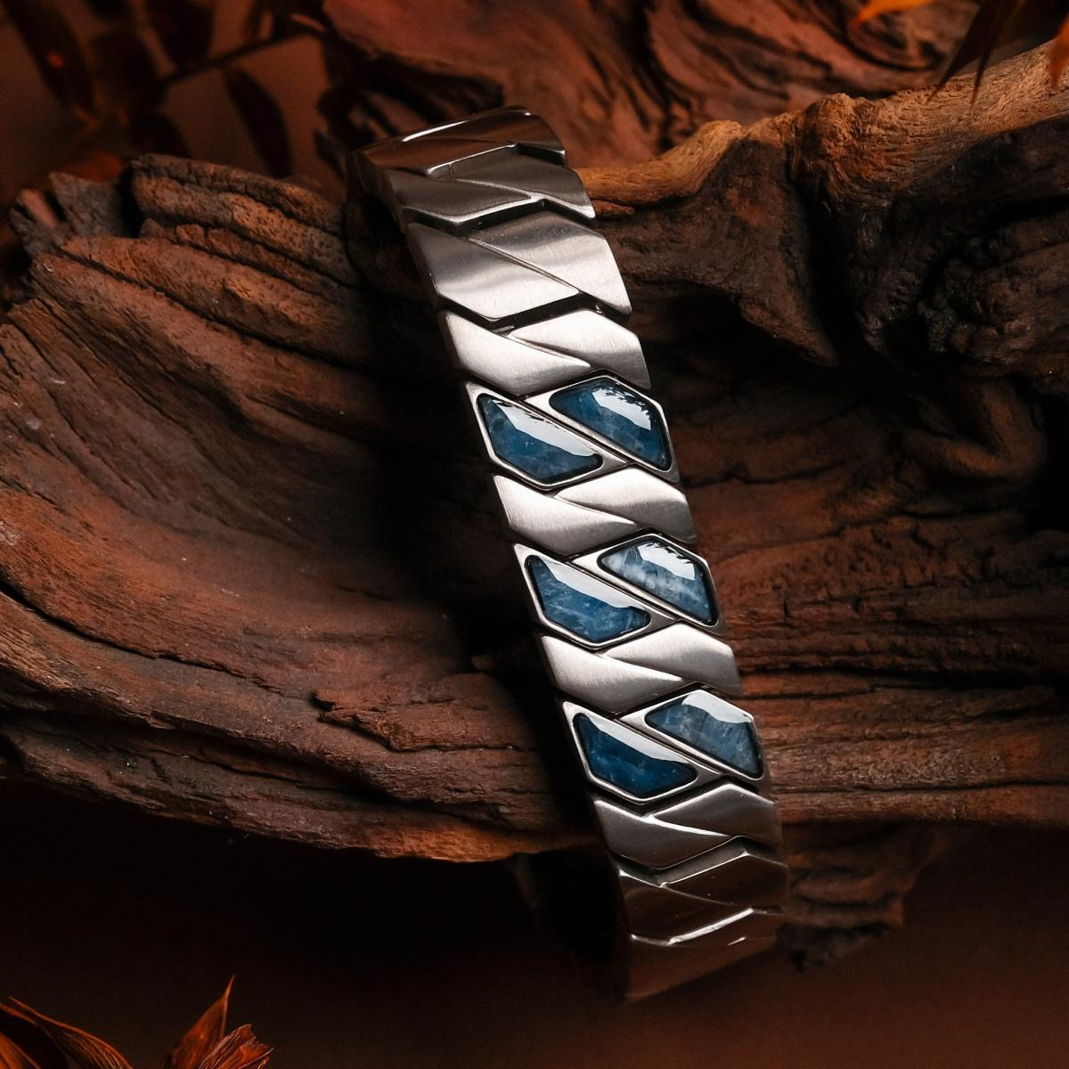 De nieuwste modellen in onze baritoncollectie zijn gemaakt van een unieke steensoort in combinatie met hoogwaardig roestvrij staal.