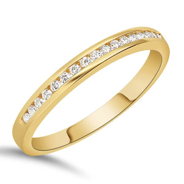 De Geelgouden ring met briljant 17-0.15ct, modelnummer GF007614G, is een verfijnde en elegante ring. Gemaakt van hoogwaardig geelgoud en versierd met schitterende briljanten van 0,15ct, straalt deze ring luxe uit. Draag hem solo voor een subtiele look of combineer met andere sieraden voor een modieuze uitstraling. Perfect voor elke gelegenheid.