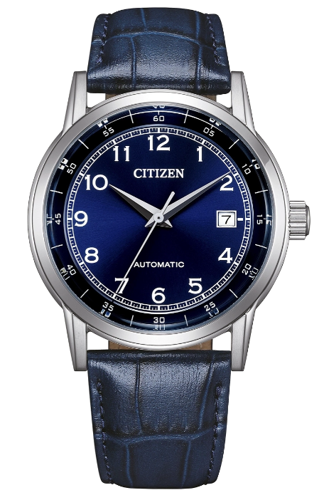 De Citizen Automatic NJ0210-05E horloge heeft een blauwe leren band en een zilverkleurige, roestvrijstalen kast van 40 mm. Het analoge uurwerk heeft een blauw gestreept wijzerplaat met Arabische cijfers. Met automatische beweging, datumfunctie en 5 atm waterbestendigheid, is het perfect voor dagelijks gebruik. Draag het stijlvol bij zowel formele als casual outfits. Gewicht: 67 gram.