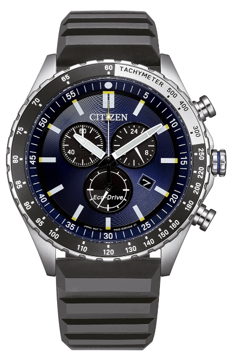 De Citizen Eco-Drive AT2569-04L horloge is een stijlvol polshorloge met een blauwe siliconen band. Deze Eco-Drive technologie zorgt ervoor dat het horloge opladen door licht. Het is een duurzaam en waterbestendig model, ideaal voor dagelijks gebruik. Draag het tijdens zakelijke bijeenkomsten of casual uitstapjes voor een modieuze en functionele look.