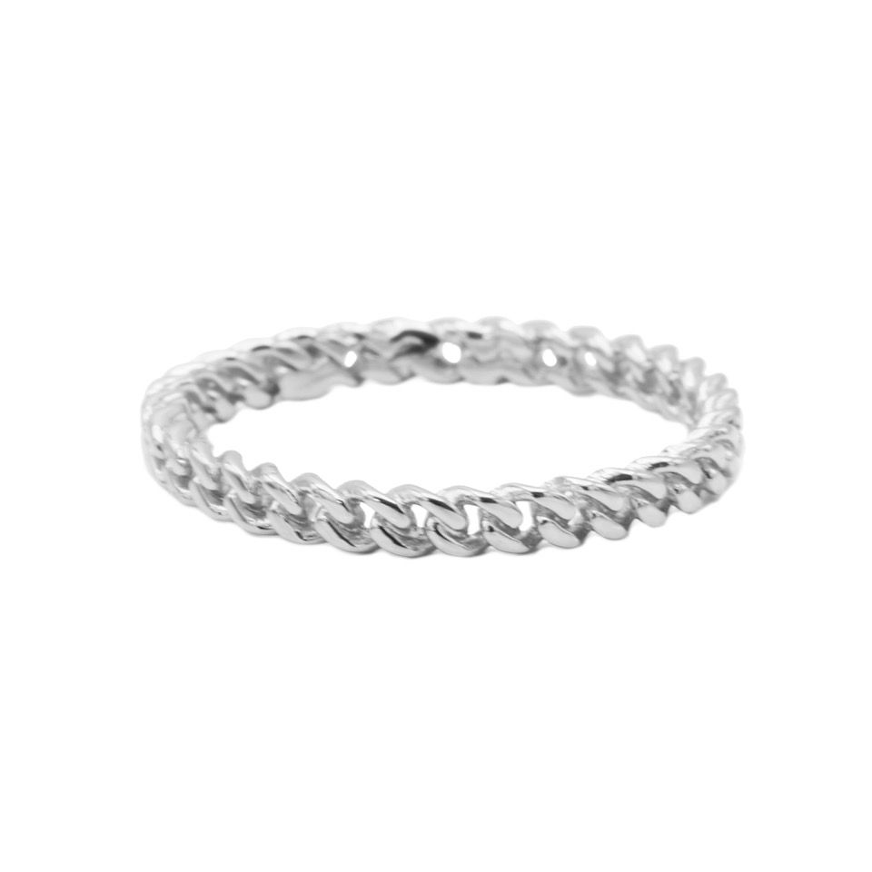 Dit is onze ketting ring. Onze sieraden zijn verkrijgbaar in 925 sterling zilver of met een 14K gouden of rosegouden plating.