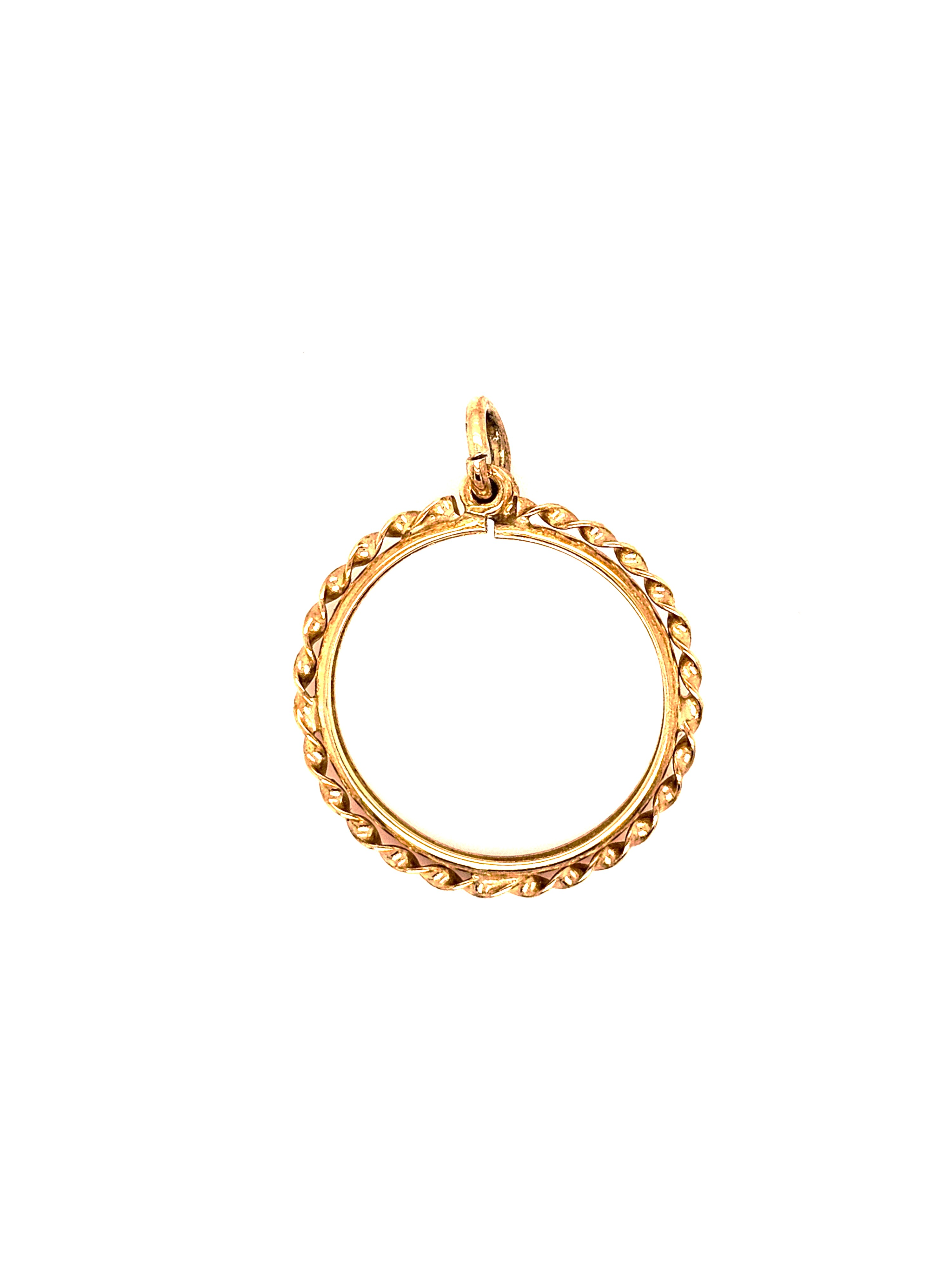 De gouden hanger muntrand (modelnummer: GOUDEN HANGER MUNTRAND) is een verfijnde pendant, volledig gemaakt van hoogwaardig goud. Als sieraad uit de categorie 'JEWEL', voegt het een elegante touch toe aan elke outfit. Draag deze pendant met een delicate gouden ketting voor een tijdloze en verfijnde uitstraling. Perfect voor zowel dagelijkse als speciale gelegenheden.