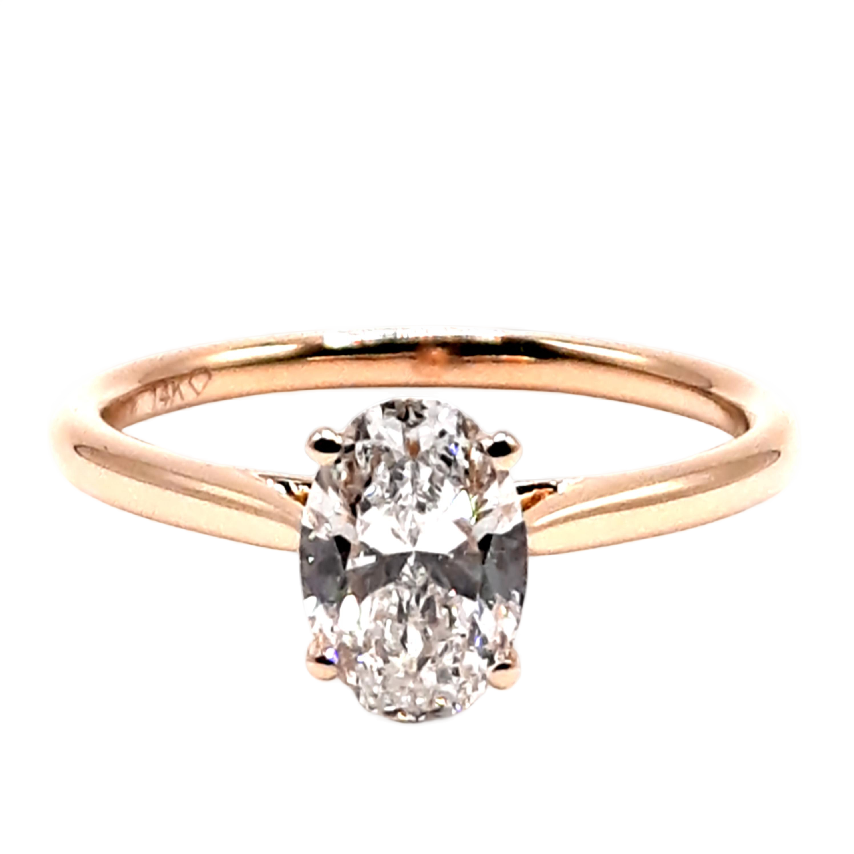 De productcode 0035 van een niet nader genoemd merk, bevat een 14-karaats gouden verlovingsring met een labdiamant van 1,04 karaat. De diamant heeft de specificaties VVS2, kleur E en briljant geslepen. Deze prachtige ring kan het beste worden gedragen als symbool van liefde en toewijding. Perfect voor speciale gelegenheden. 

Draag met trots en elegantie.