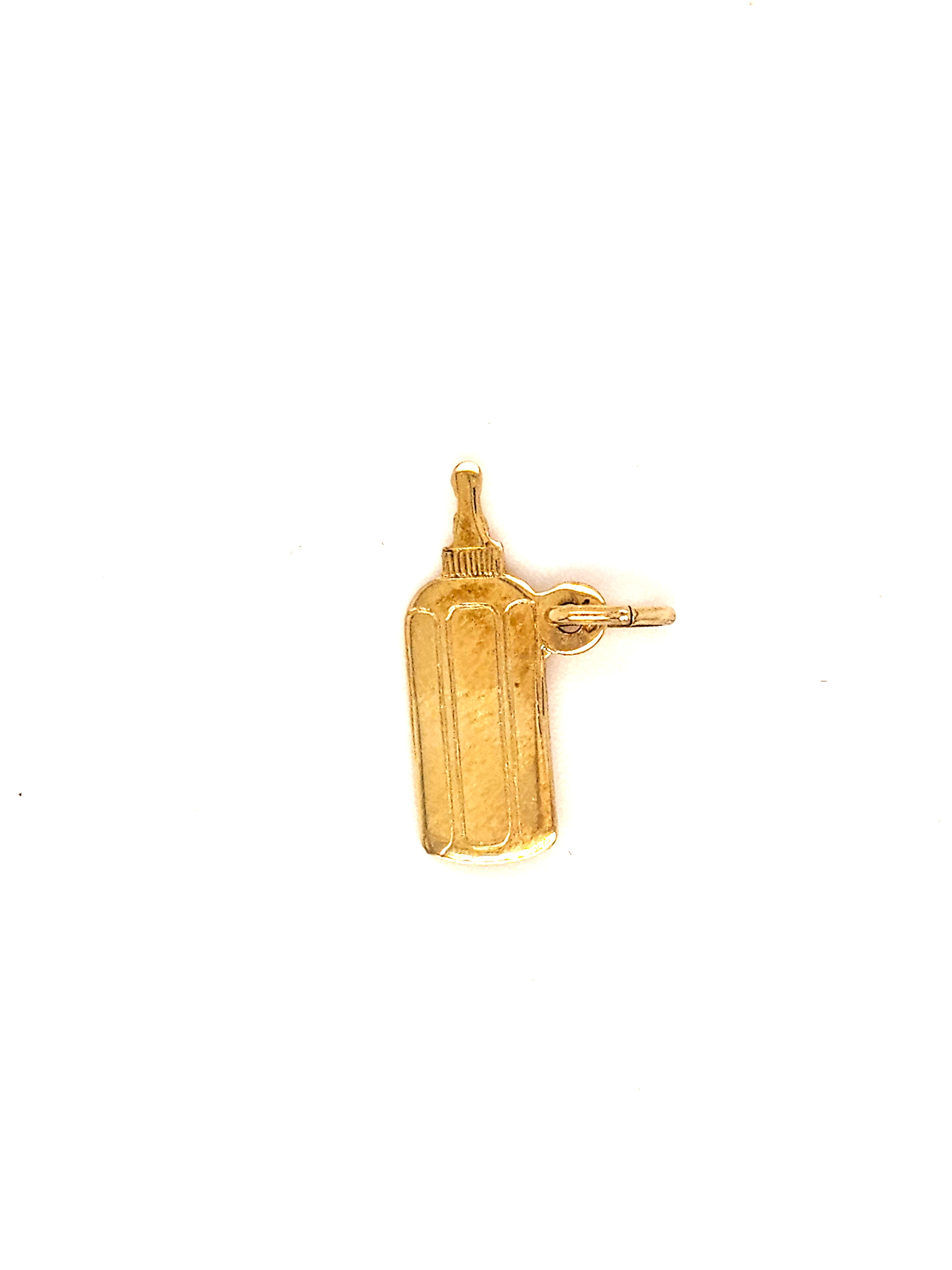 De gouden hanger babyflesje, modelnummer GOUDEN HANGER BABYFLESJE, is een prachtige gouden hanger in de vorm van een babyflesje. Categorie: Sieraad. Sieraadtype: Hanger. Materiaal: Goud. Draag deze unieke hanger aan een fijne ketting voor een persoonlijke touch. Perfect als cadeau voor een nieuwe moeder of als gedenksieraad.
