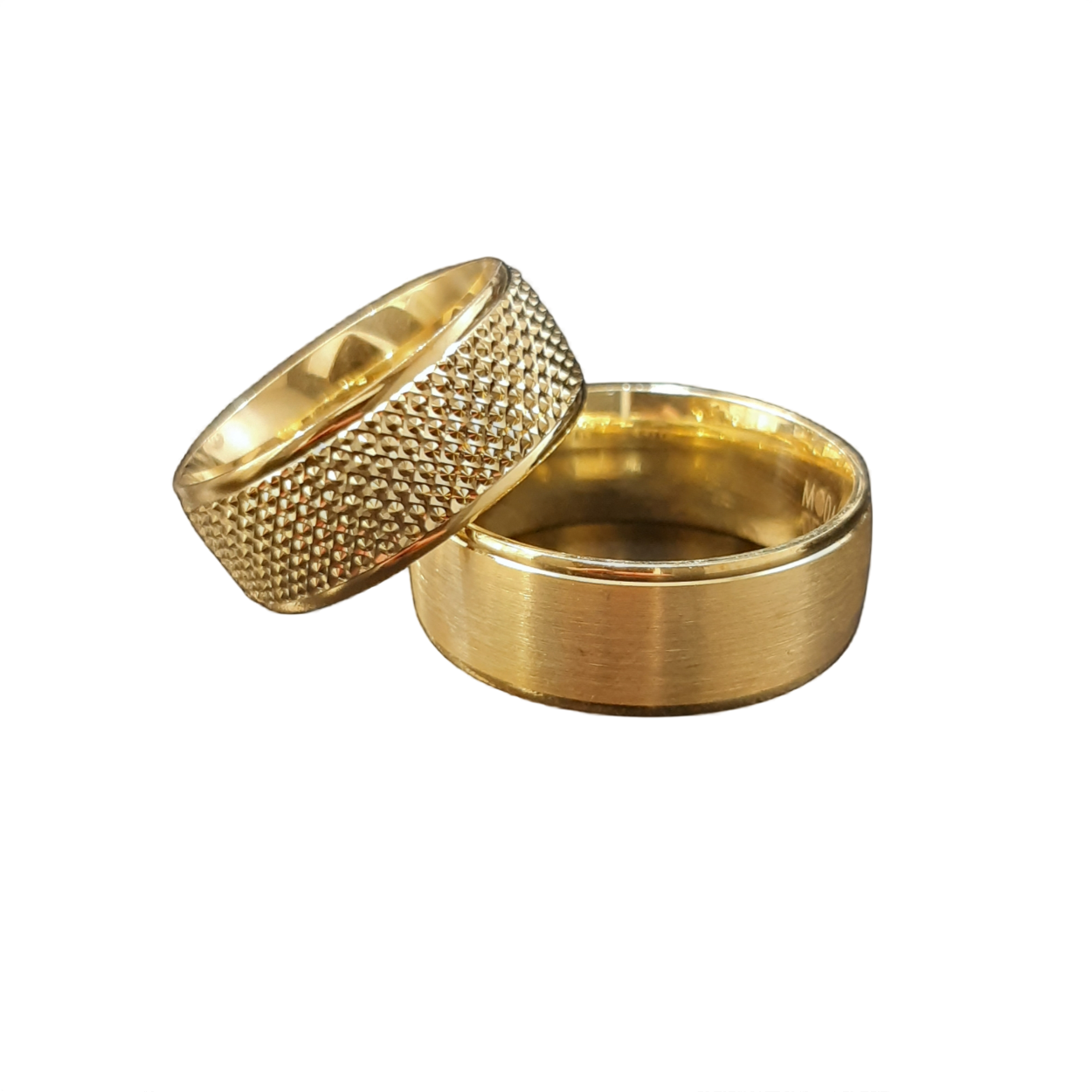 Deze gouden ring met modelnummer BREA-0002516 is een verfijnde 14-karaats trouwring gemaakt van goud, perfect voor speciale gelegenheden. Draag deze tijdloze ring aan je ringvinger als symbool van liefde en verbintenis. De gouden kleur straalt elegantie en klasse uit, ideaal voor bruiloften en speciale momenten. Voeg een vleugje luxe toe aan je sieradencollectie.