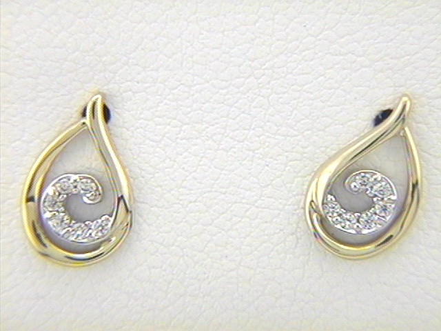 diese Ohrstecker aus 333/- Gelbgold mit Zirkonia passt perfekt zu formellen Anl&auml;ssen oder verleiht Alltagsoutfits einen Hauch von Raffinesse. Tragen Sie die Ohrstecker mit hochgestecktem Haar, um ihren Glanz zu betonen und einen zeitlosen, edlen Look zu erzielen.