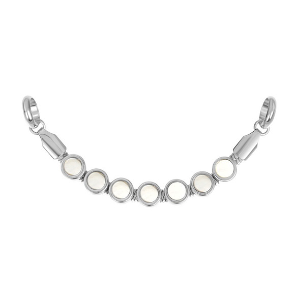 Het IXXXI CHAIN BRITTA SHELL met modelnummer 8718607990632 beschikt over de unieke eigenschap 'Ixxxi connect'. Deze ketting is veelzijdig en elegant, perfect voor elke gelegenheid. Draag het solo voor een minimalistische uitstraling of combineer met andere IXXXI sieraden voor een gedurfde look. Voeg nu toe aan je collectie voor een stijlvolle touch!