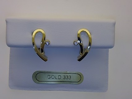 Entdecken Sie unsere neuen Hoop-Ohrringe. Diese eleganten Chreolen aus 8-kar&auml;tigem Gelbgold mit Zirkonia unterstreichen Ihren Stil auf einzigartige Weise. Perfekt f&uuml;r festliche Anl&auml;sse oder als t&auml;glicher Blickfang. Kombinieren Sie sie mit lockeren Haaren oder einem eleganten Hochsteckfrisur, um Ihrem Look einen Hauch von Luxus zu verleihen.