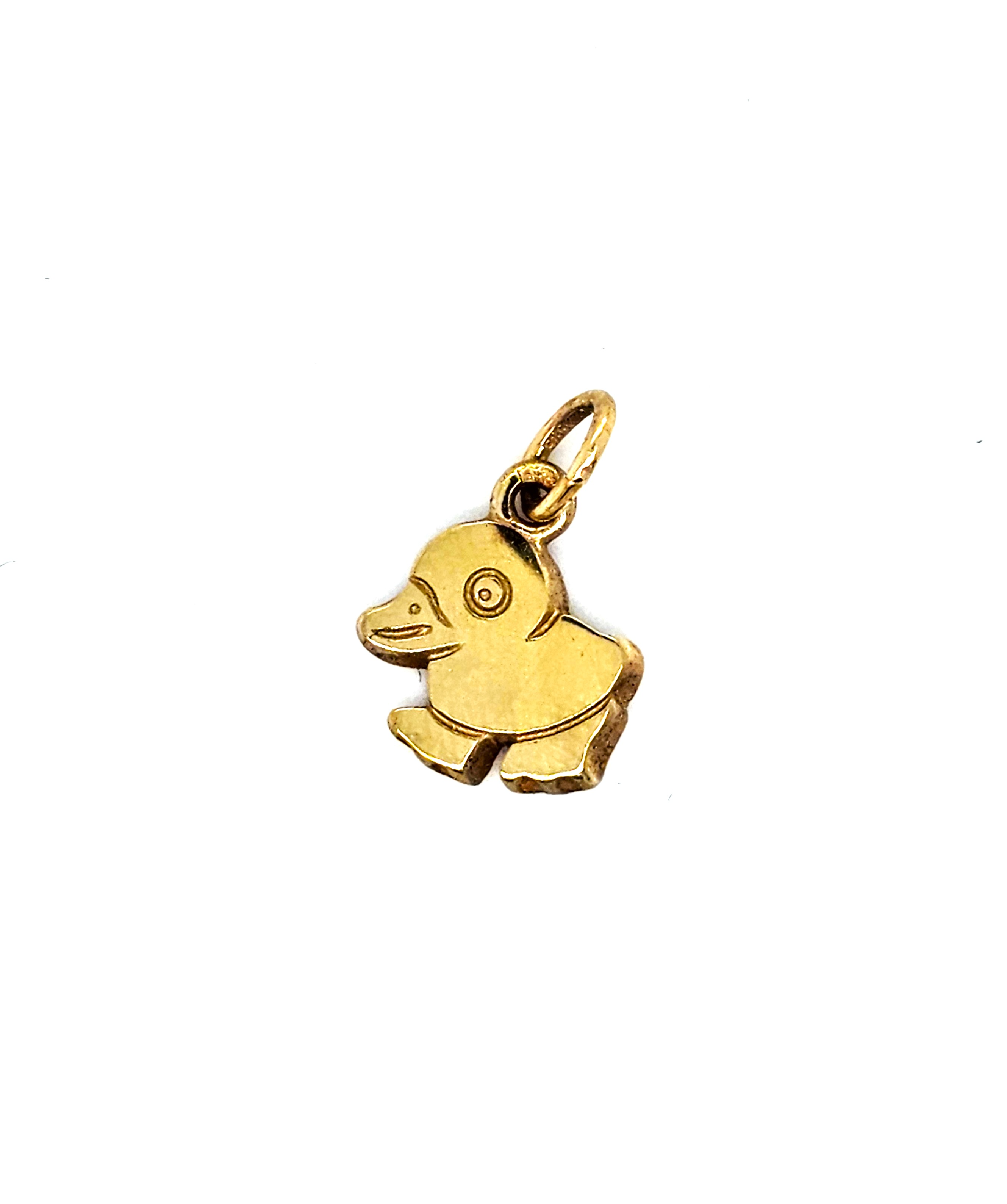 De Gouden Hanger Eend is een elegante hanger van goud, ideaal als sieraad. Deze hanger valt onder de categorie juwelen, specifiek ontworpen als een gouden hanger. Draag deze stijlvolle hanger aan een ketting om de nek voor een speelse look. Perfect voor zowel dagelijks gebruik als speciale gelegenheden.