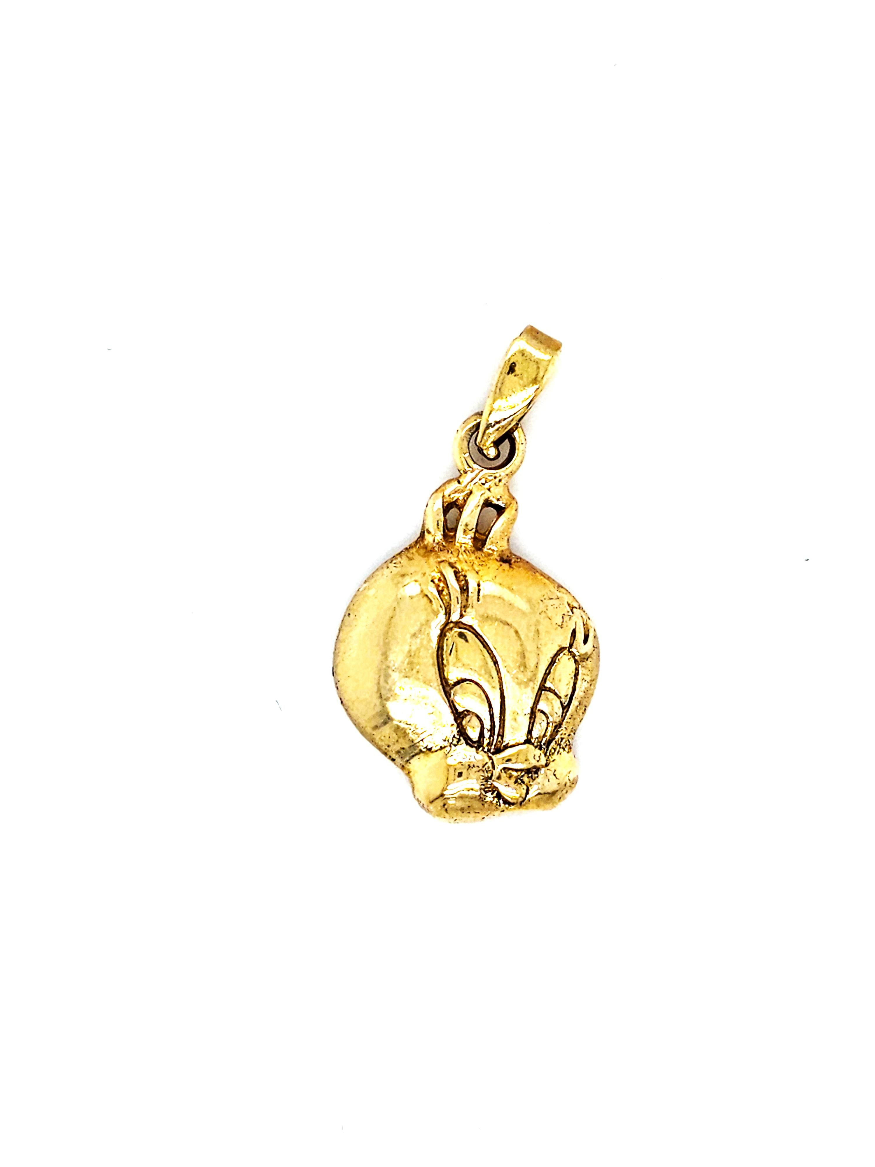 De gouden hanger Tweety, modelnummer GOUDEN HANGER TWEETY, is een prachtige gouden hanger in de categorie sieraden, specifiek een hanger type. Deze unieke hanger is vervaardigd van hoogwaardig goud. Draag hem aan een ketting om je look te verfraaien en een vleugje speelsheid toe te voegen aan elke outfit. Perfect voor dagelijks gebruik.