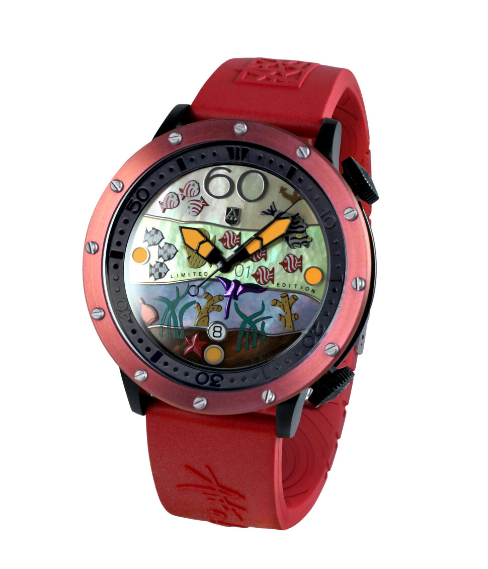 een Alexander Shorokhoff horloge model Flensi met een rode rubber band en rode lunette