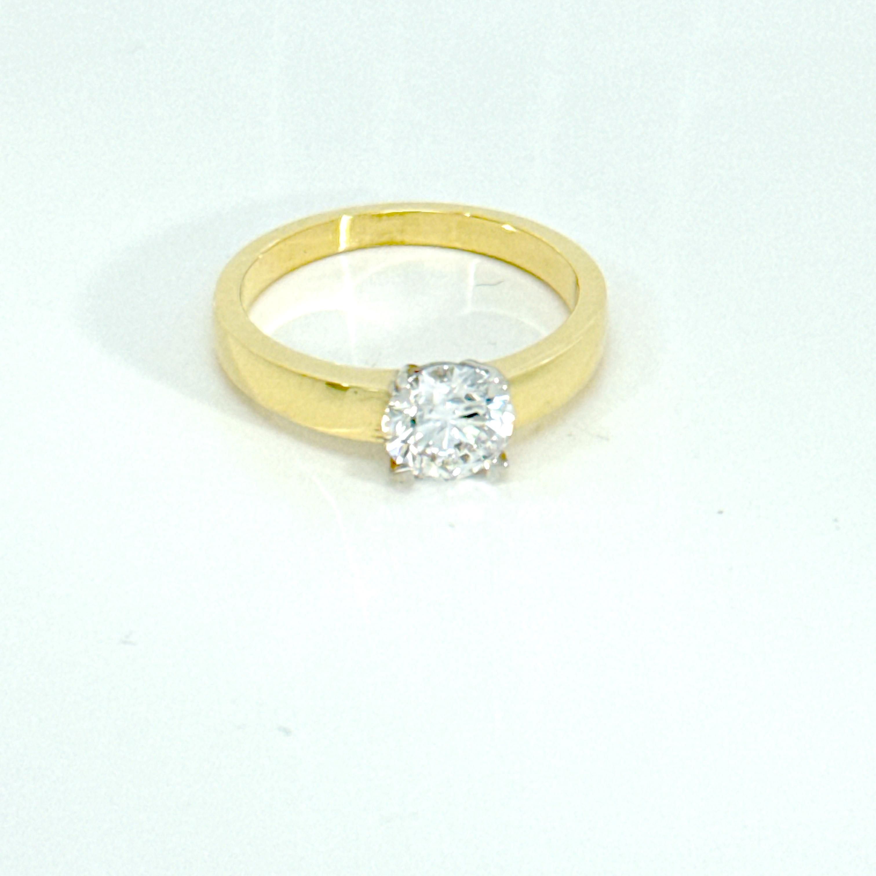 Eigen creatie verlovingsring 18 karaat goud geel band en zetting wit goud met hartjes zetting en lab grown diamant 1.00ct