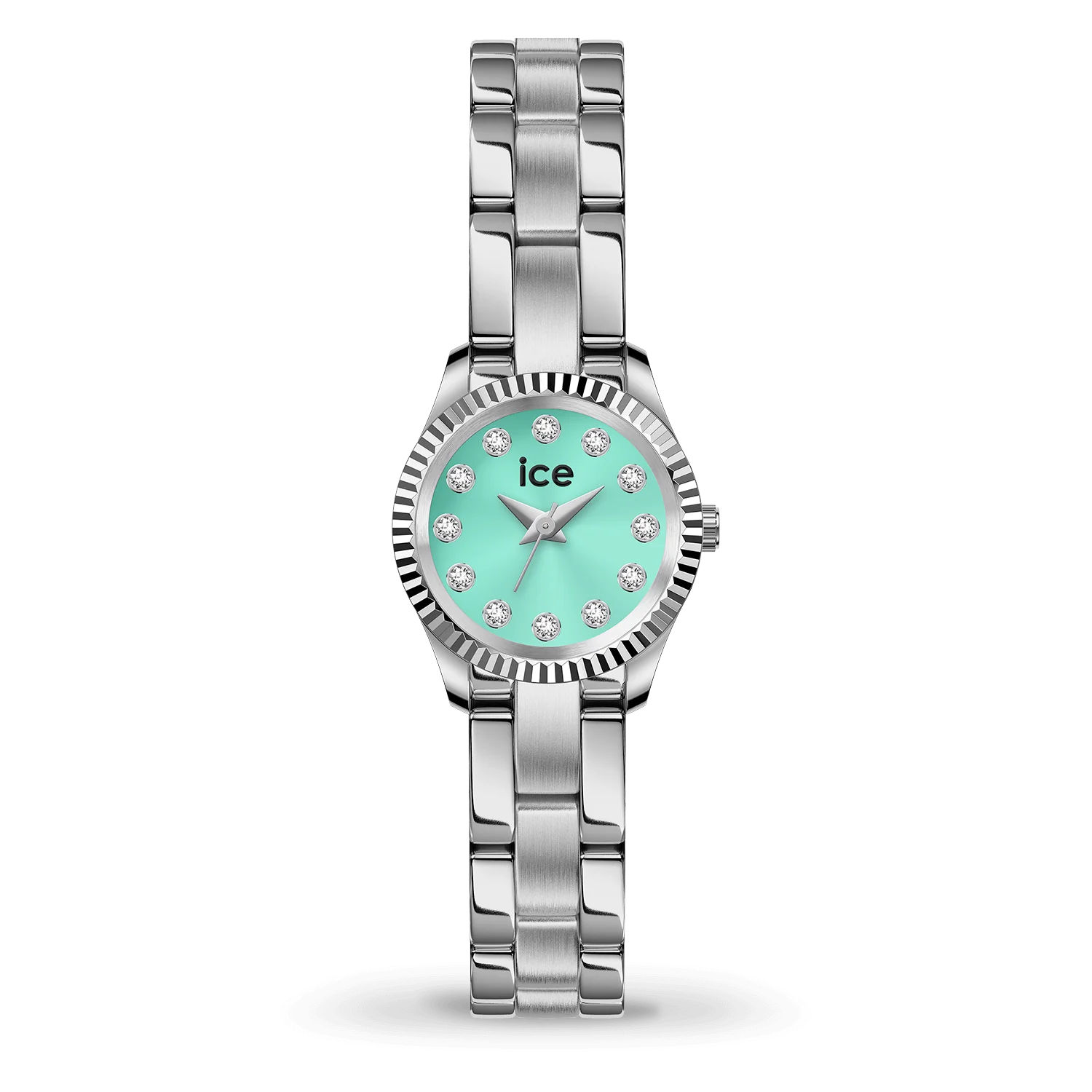 De ICE Horloge Mimi in zilver en turquoise (modelnummer 025536) combineert elegantie met functionaliteit. Met een zilverkleurige roestvrijstalen kast en band, blauwe wijzerplaat versierd met sierdiamanten, en quartz uurwerk, is dit horloge waterbestendig tot 3 ATM. Perfect voor dagelijks gebruik en chique gelegenheden, dankzij het comfortabele design en de nikkelvrije materialen.
