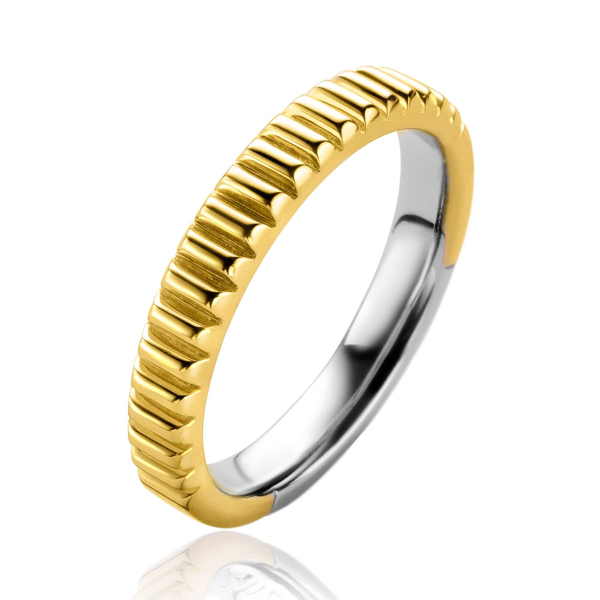 ZINZI zilveren ring die is voorzien van een extra 14K geel vergulde horizontaal geribbelde buitenzijde. Maak je look compleet met de bijpassende oorsieraden! Vervaardigd van eerste gehalte zilver (925) en extra 14K geel verguld.
