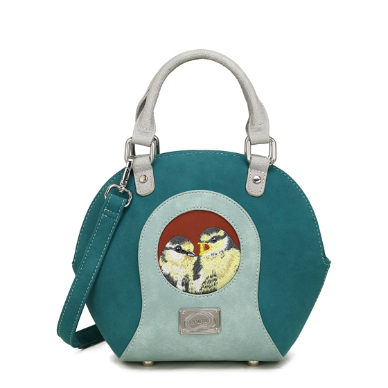 Hand-/schoudertas
H16 x B20 x D11 cm
100% vegan & eerlijk geproduceerd
Brede opening voor goed overzicht
Geborduurde Baby Blue Tits
3 binnenvakken
Verstelbare en afneembare schouderband