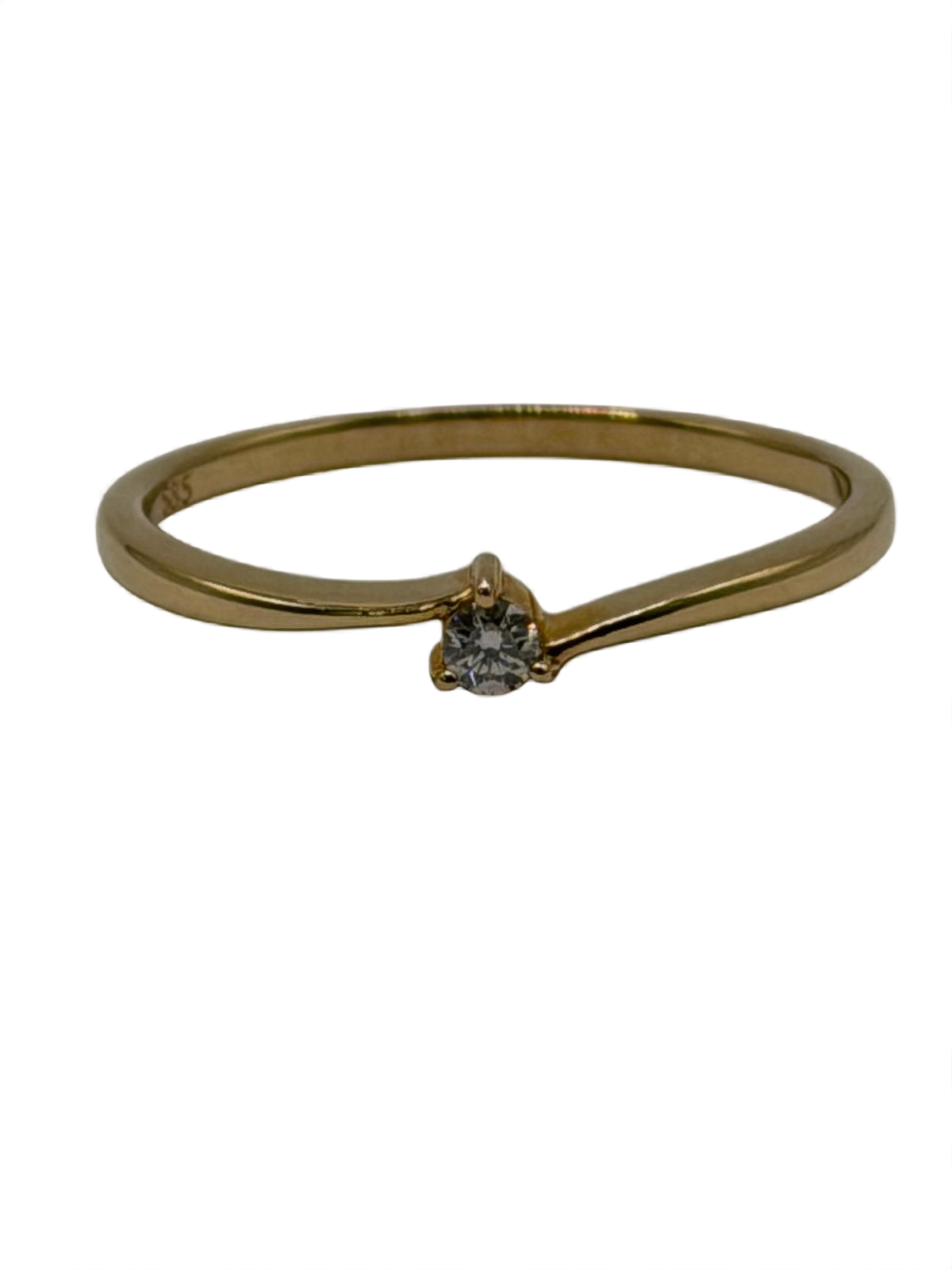 De verlovingsring met modelnummer BREA-000333 is een prachtig gouden juweel gemaakt van 14-karaats goud, met een briljant geslepen diamant van 0.07 karaat. De diamant heeft een SI1 zuiverheid en witte Wesselton kleur (H). Draag deze ring om uw ringvinger als symbool van liefde en toewijding. Perfect voor elke speciale gelegenheid.