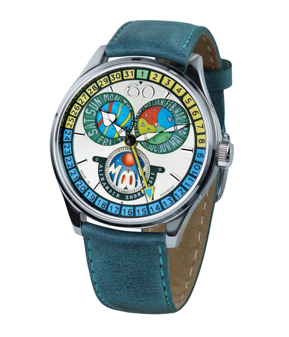 een horloge van Alexander Shorokhoff model Cadamomo met een blauwe band
en 