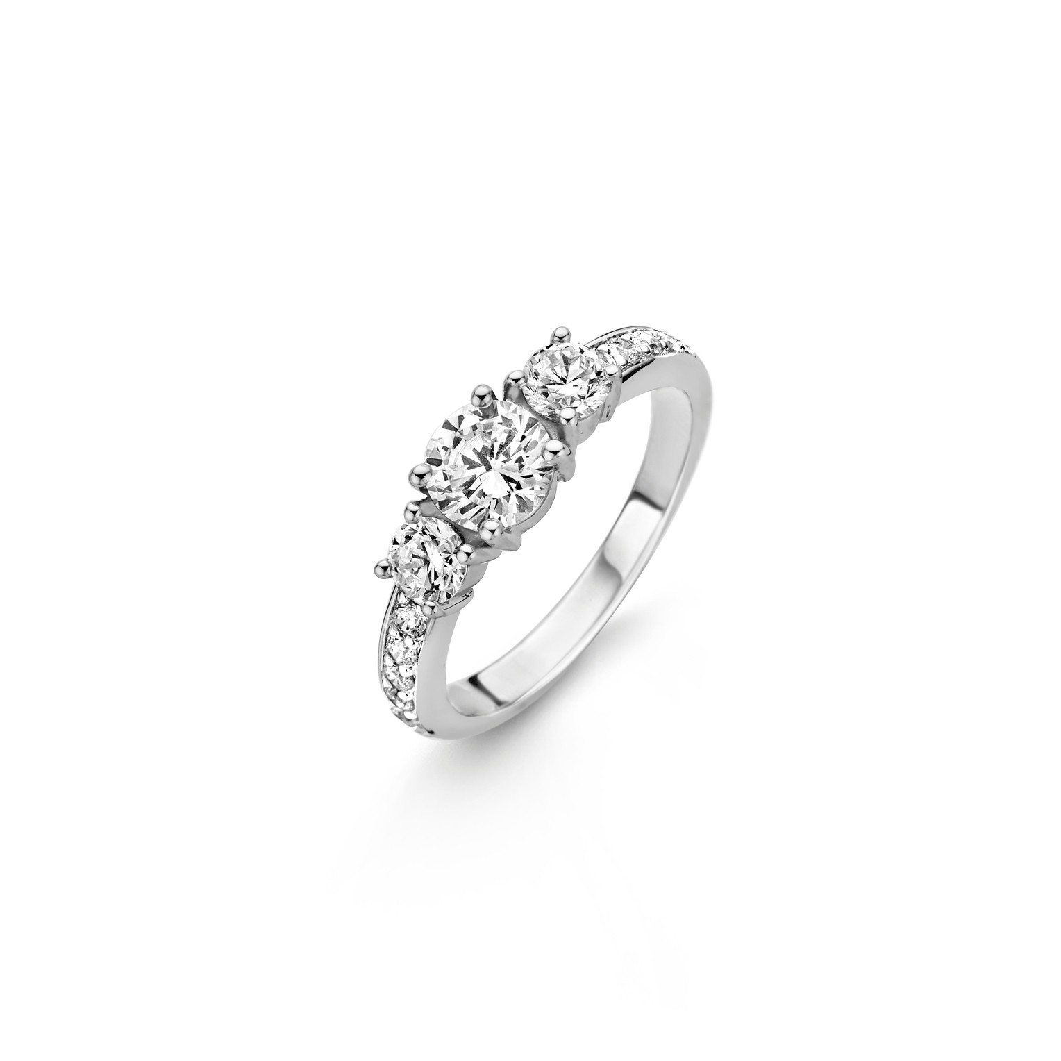 De TI SENTO RING 12044ZI/56 is een elegante zilveren ring, gemaakt van 925 sterling zilver en bezet met sprankelende zirconia stenen. Nikkelvrij en met een gewicht van 6,5 gram, heeft hij een ringmaat van 56 en een diameter van 17,75 mm. Perfect om dagelijks te dragen of bij speciale gelegenheden voor een verfijnde, stijlvolle uitstraling.