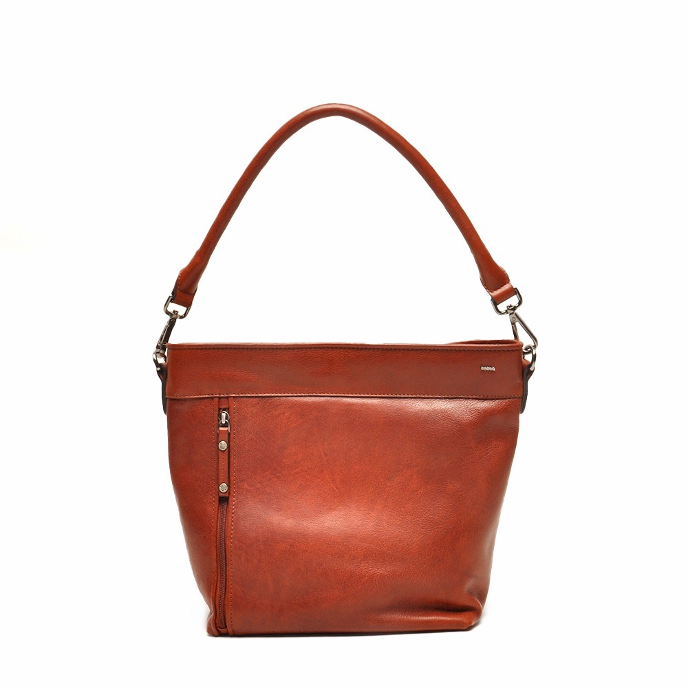 De Berba Lucca Bucket Bag Brandy, modelnummer 335-994-95, is een stijlvolle crossbodytas die past binnen de categorie tassen. Deze tas biedt een praktische en modieuze manier om je essentials mee te nemen. Draag hem schuin over je lichaam voor optimaal comfort en een trendy look die je outfit compleet maakt. Perfect voor dagelijks gebruik.
Afmetingen:
Hoogte 27cm x 23cm breed 24cm x diep 12cm