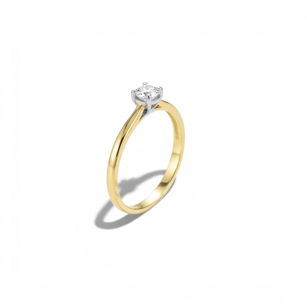 14 karaat geelgouden ring met briljant van 0.20 caraat.