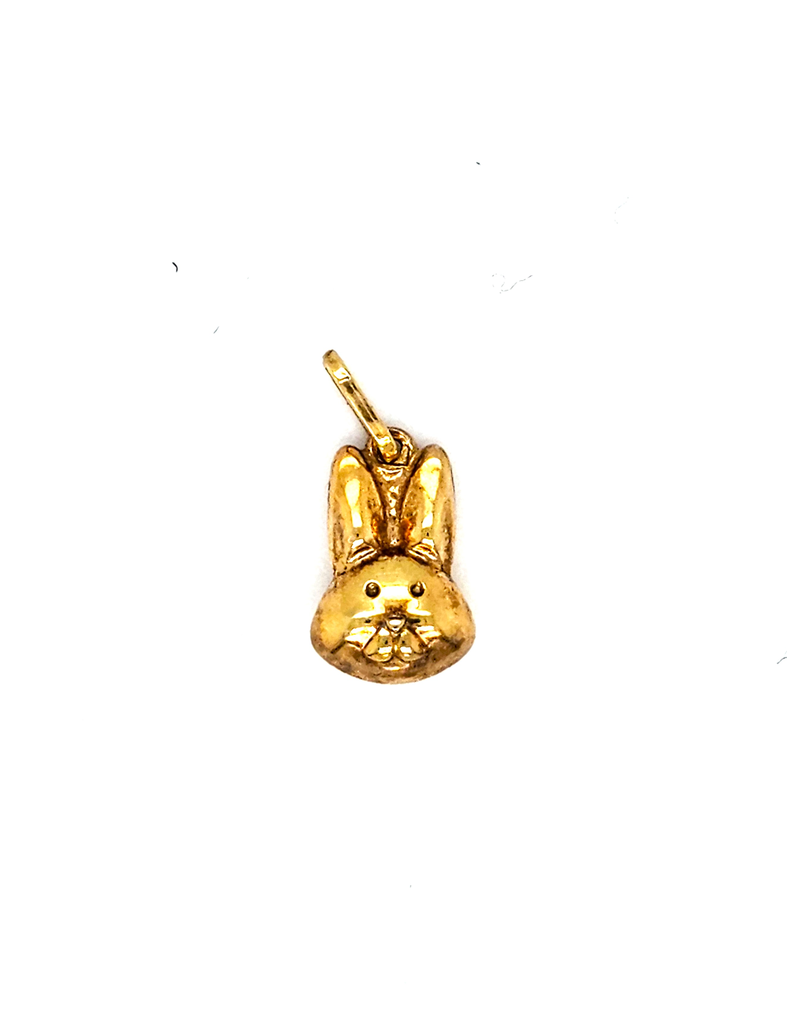 De Gouden Hanger Konijn is een verfijnde juweel in de categorie hanger. Het is een elegant en opvallend konijnvormig ontwerp, perfect voor dierenliefhebbers. Draag het aan een dunne gouden of zilveren ketting om de hanger tot zijn recht te laten komen. Ideaal voor dagelijks gebruik of speciale gelegenheden, voegt het subtiele luxe toe aan elke outfit.