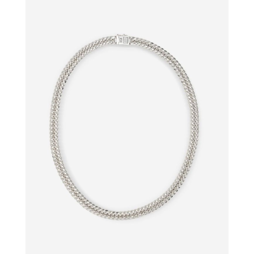 De Chain XS Ketting ontleent zijn inspiratie aan de iconische Chain-vlechttechniek. Met vakmanschap is elke schakel met de hand vervaardigd, wat resulteert in een gedurfde en verfijnde uitstraling. De diepere tinten in het gerecyclede zilver, bereikt door oxidatie, voegen de karakteristieke Buddha to Buddha touch toe aan de ketting. Omarm je unieke stijl met dit sieraad, ontworpen om individualiteit te belichamen en een krachtig statement te maken. Ontworpen in Amsterdam en duurzaam geproduceerd in Zuidoost-Azi&euml;. Ben jij klaar om het leven te vieren door jezelf of iemand anders te verwennen met dit krachtige sieraad?