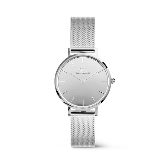 Die Petite Daniel Wellington Damenuhr besticht durch ein silberfarbenes Armband aus Edelstahl in Gr&ouml;&szlig;e 28. Nickelallergiker k&ouml;nnen aufatmen, da diese Armbanduhr nickelfrei ist. Ideal f&uuml;r elegante Anl&auml;sse, erg&auml;nzt sie sowohl formelle als auch Freizeitoutfits. Tragen Sie sie zu einem schicken Abendkleid oder zu einem Business-Outfit f&uuml;r einen stilvollen Look.
