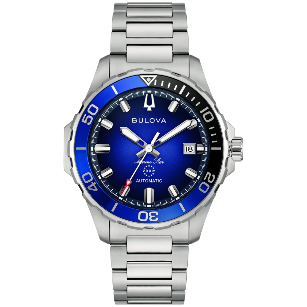 Dit sportieve en moderne herenhorloge van Bulova (model 98B466) combineert een robuuste uitstraling met hoogwaardige techniek. Het horloge heeft een roestvrijstalen kast van 41 mm met een donkerblauwe wijzerplaat en contrasterende zilverkleurige accenten, wat zorgt voor een opvallende maar verfijnde look. De chronograaffunctie biedt praktische tijdmeetfunctie, aangevuld met een datumweergave voor extra functionaliteit. Aangedreven door een precies quartz‑uurwerk, is dit model geschikt voor dagelijks gebruik. De stevige roestvrijstalen band sluit comfortabel om de pols, terwijl het horloge waterdicht is tot 100 meter, waardoor het tegen spatwater en zwemmen kan.