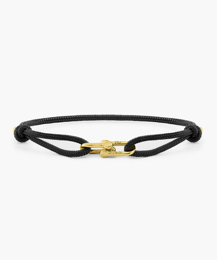 De Daunting Dean (Zwart I Goud, L 20-21 cm) is een stijlvolle armband. Perfect voor zowel casual als formele gelegenheden. Combineer het met andere accessoires voor een gelaagde look of draag het solo voor een minimalistische uitstraling. De luxe kleurencombinatie van zwart en goud maakt het een veelzijdige aanvulling op elke garderobe.