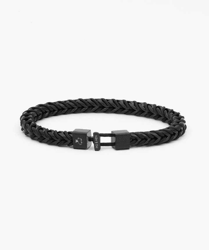 De Catena Foxtail (Black I Black, M (18cm), is een stijlvolle armband die bij de categorie juweel hoort. Perfect te dragen als statement accessoire, solo of in combinatie met andere armbanden voor een gelaagd effect. Ideaal voor zowel formele als casual gelegenheden, maakt het elke outfit compleet.