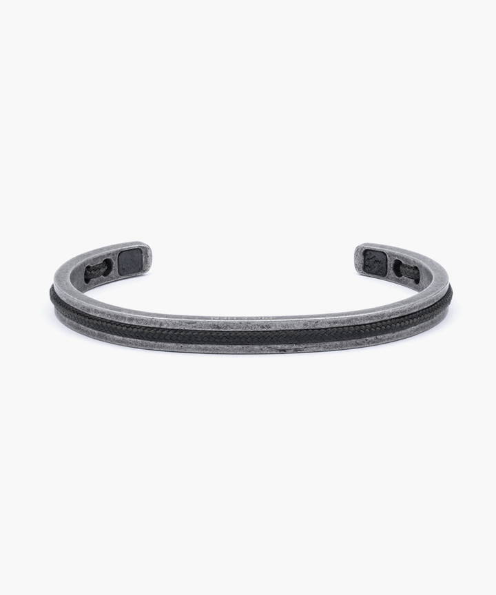 De Navarch 6mm (Army I Vintage, M/L) is een stijlvolle armband. Kenmerken: robuust en duurzaam design, geschikt voor dagelijkse en speciale gelegenheden. Draag deze armband alleen of combineer met andere sieraden voor een gelaagde look. Perfect voor een eigentijdse en modieuze uitstraling. Categorie: Sieraad; Type: Armband.
