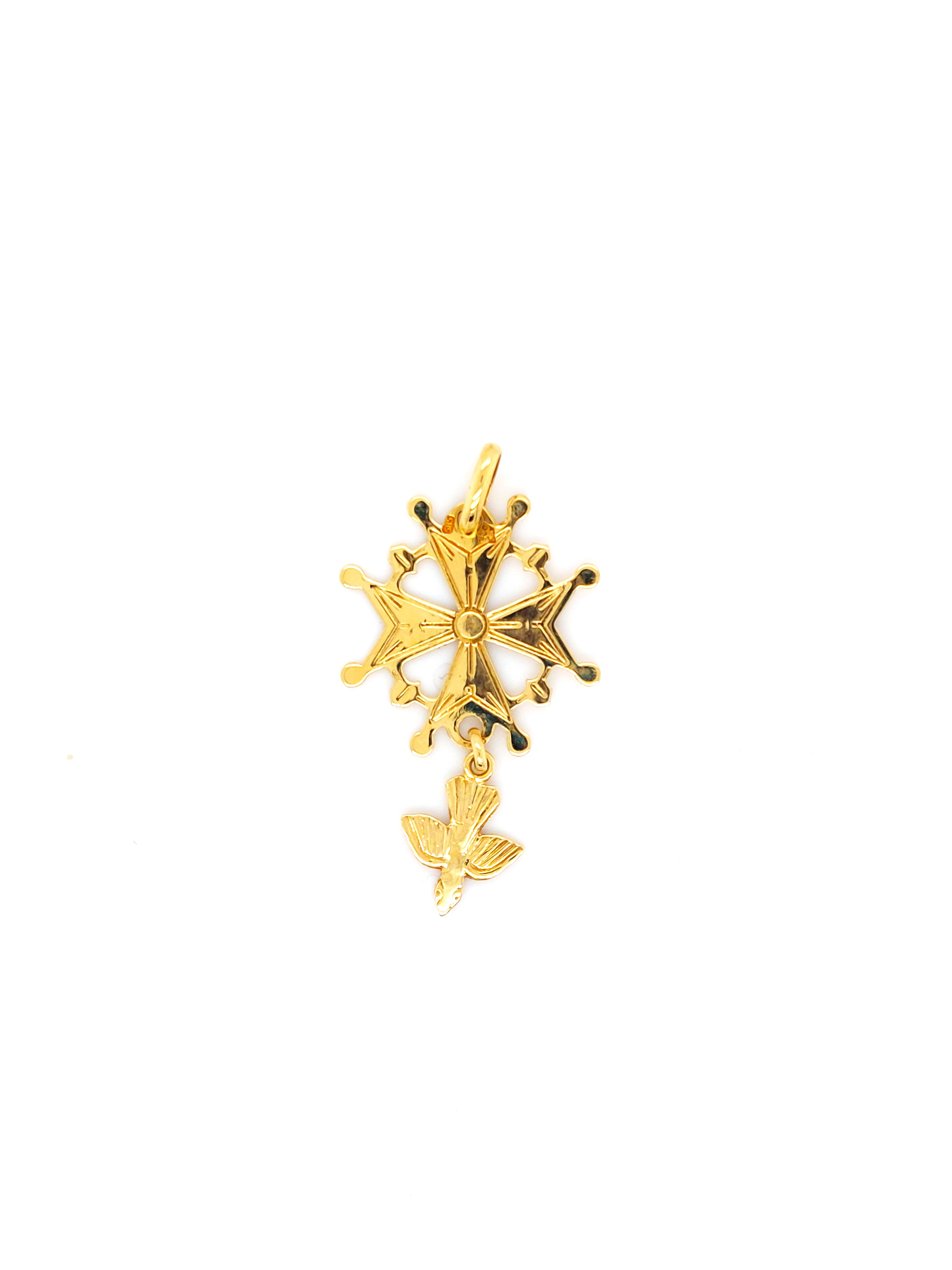 De Gouden Hanger Hugenotenkruis, modelnummer GOUDEN HANGER HUGENOTENKRUIS, is een prachtige hanger in de categorie juwelen. Dit sieraad is een elegante toevoeging aan elke outfit en komt het beste tot zijn recht als hanger aan een fijne ketting. Perfect voor zowel dagelijks gebruik als speciale gelegenheden. Voeg een vleugje historie en stijl toe aan uw look.