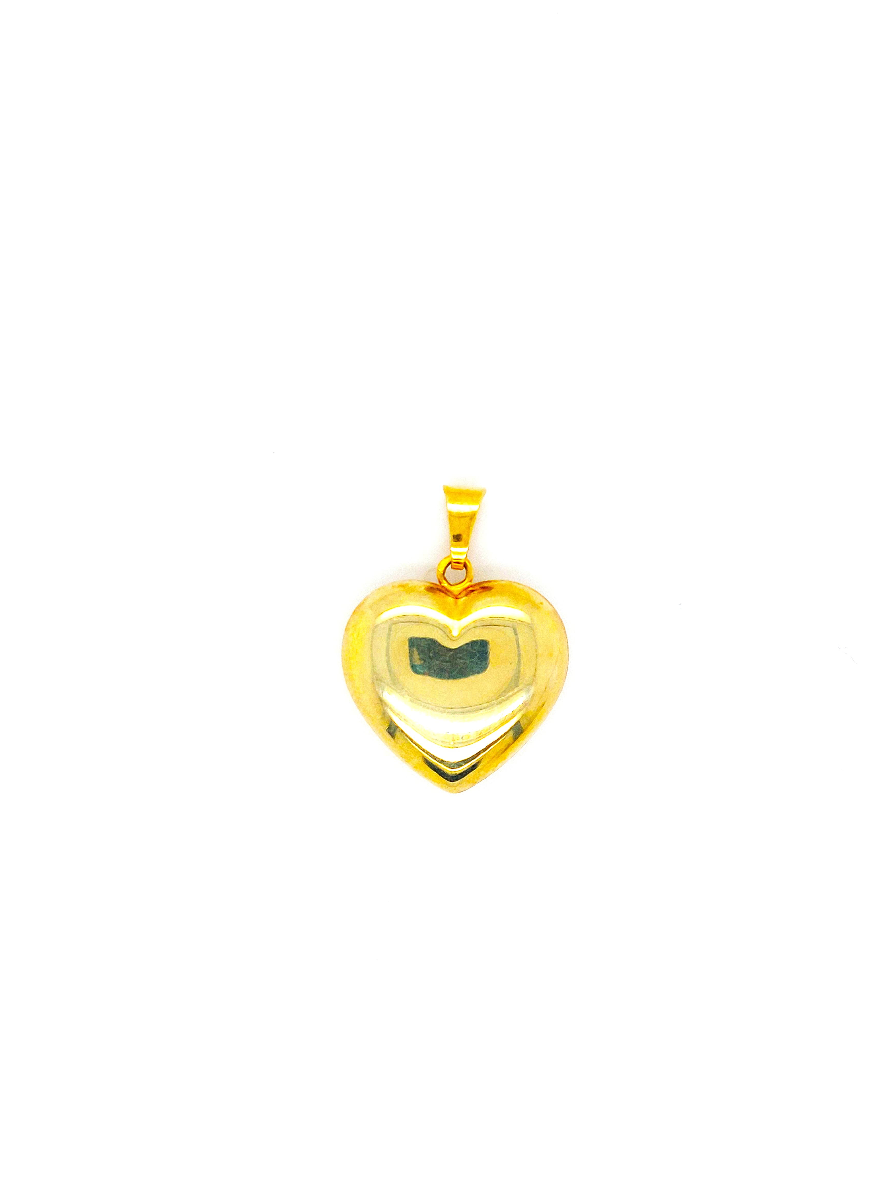 De Gouden Hanger Hart, model GOUDEN HANGER HART, is een elegante hanger in de vorm van een hart. Deze prachtige hanger valt onder de categorie juweel en is perfect als halssieraad. Draag het aan een fijne ketting voor een subtiele, romantische look. Ideaal voor dagelijks gebruik of speciale gelegenheden om uw outfit te verfraaien.