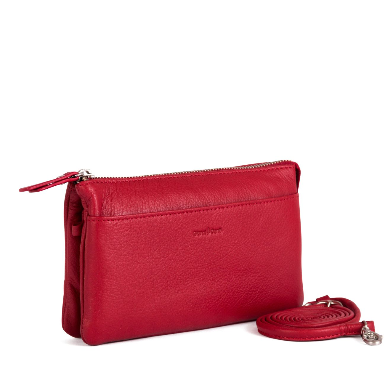 Deze Gianni Conti crossbody tas in Red is gemaakt van hoogwaardig leer en heeft een tijdloos en elegant design. De tas beschikt over verschillende vakken en een verstelbare schouderband voor optimaal draagcomfort. Draag hem over de schouder of crossbody voor een stijlvolle look. Perfect voor dagelijks gebruik of een avondje uit. Maak je outfit compleet met deze prachtige tas!

Afmetingen:
Hoogte 13cm x breed 20cm x diep 5.5cm

Eigenschappen 
Voorzijde steekvak
Top rits
Binnenkant middenvak voorzien van rits
1 vak met achterrits
Telefoonvak
diverse vakken voor bankpassen