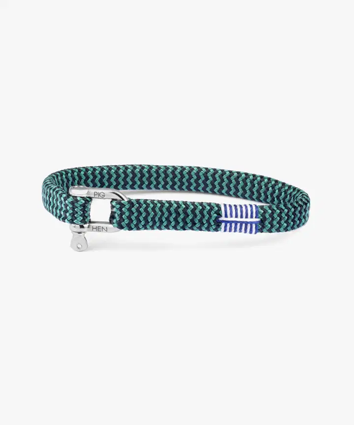 De Vicious Vik armband (Patina Groen Navy I Zilver, M (18 cm), is een stijlvolle accessoire van een onbekend merk, perfect voor elke gelegenheid. Deze armband, geclassificeerd als een sieraad, is een elegante polsversiering. Draag het als modieus accent bij zowel casual als formele outfits voor een verfijnde look.