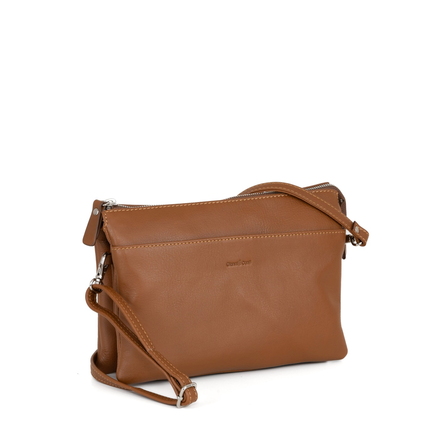 Ontdek de tijdloze elegantie van deze Gianni Conti tas van soepel rundleder. Deze stijlvolle leren tas combineert Italiaans vakmanschap met praktische indeling en is perfect voor dagelijks gebruik. Dankzij het hoogwaardige rundleer voelt de tas zacht en luxe aan, terwijl het duurzame materiaal ervoor zorgt dat je er jarenlang plezier van hebt.

De tas is slim ontworpen met drie compartimenten onder de toprits, zodat je al je essentials overzichtelijk kunt opbergen. Het middelste vak is voorzien van een rits voor extra veiligheid. Een van de andere vakken beschikt over een ruim hoofdvak met een steekvak voor je telefoon en meerdere vakjes voor pasjes. Het derde vak heeft eveneens een praktisch hoofdvak met ritssluiting. Aan de voorkant bevindt zich een extra steekvak, ideaal voor spullen die je snel bij de hand wilt hebben, zoals sleutels of een OV-kaart.

Met zijn compacte formaat en elegante uitstraling is deze leren tas ideaal voor een dagje uit, werk of een avondje weg. Het klassieke design en de hoogwaardige afwerking maken deze tas tot een veelzijdige accessoire die moeiteloos bij elke outfit past.

Kenmerken:

Merk: Gianni Conti

Materiaal: soepel rundleder

Indeling: drie vakken onder de toprits

Middelste vak met ritssluiting

Extra vak met steekvak voor telefoon en meerdere pasjesvakken

Extra hoofdvak met rits

Handig steekvak aan de voorkant

Afmetingen:

Hoogte: 18 cm

Breedte: 24 cm

Diepte: 9 cm