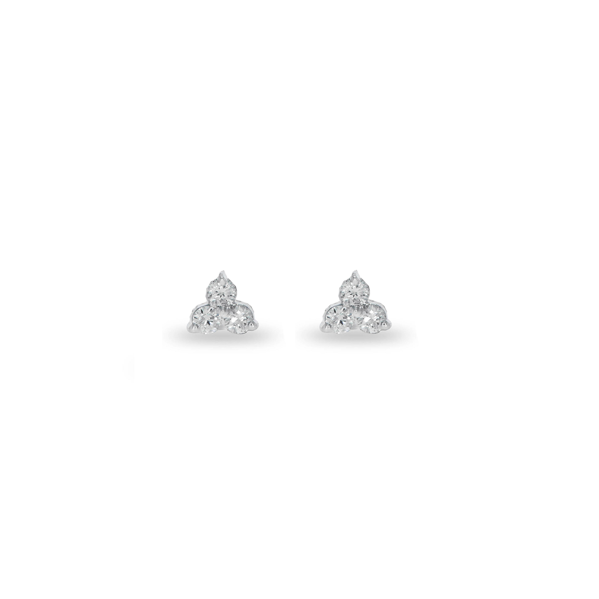 Wit gouden oorbelstekers 18kt met 6 Briljanten modelnummer 058635/A zijn elegante oorbellen van 18 karaat witgoud, met een afmeting van 4,2 mm. Ze zijn nikkelvrij en ideaal voor gevoelige oren. Deze stud oorstekers stralen luxe uit en kunnen dagelijks gedragen worden of bij speciale gelegenheden. Perfect te combineren met andere witgouden sieraden voor een verfijnde uitstraling.