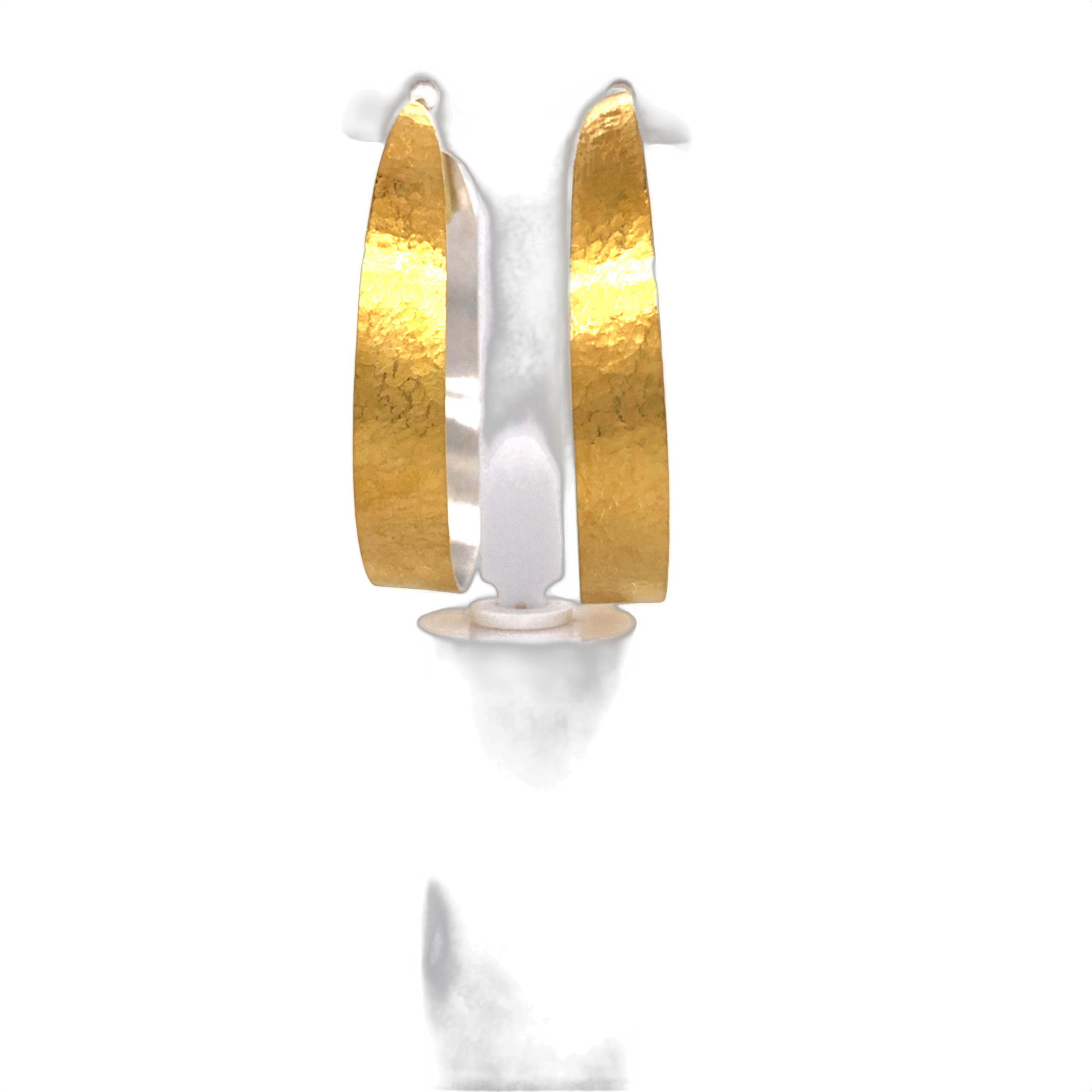 Creolen gefertig in Silber, mit Feingold beschwei&szlig;t, der B&uuml;gel ist gefertigt aus Gelbgold 750.