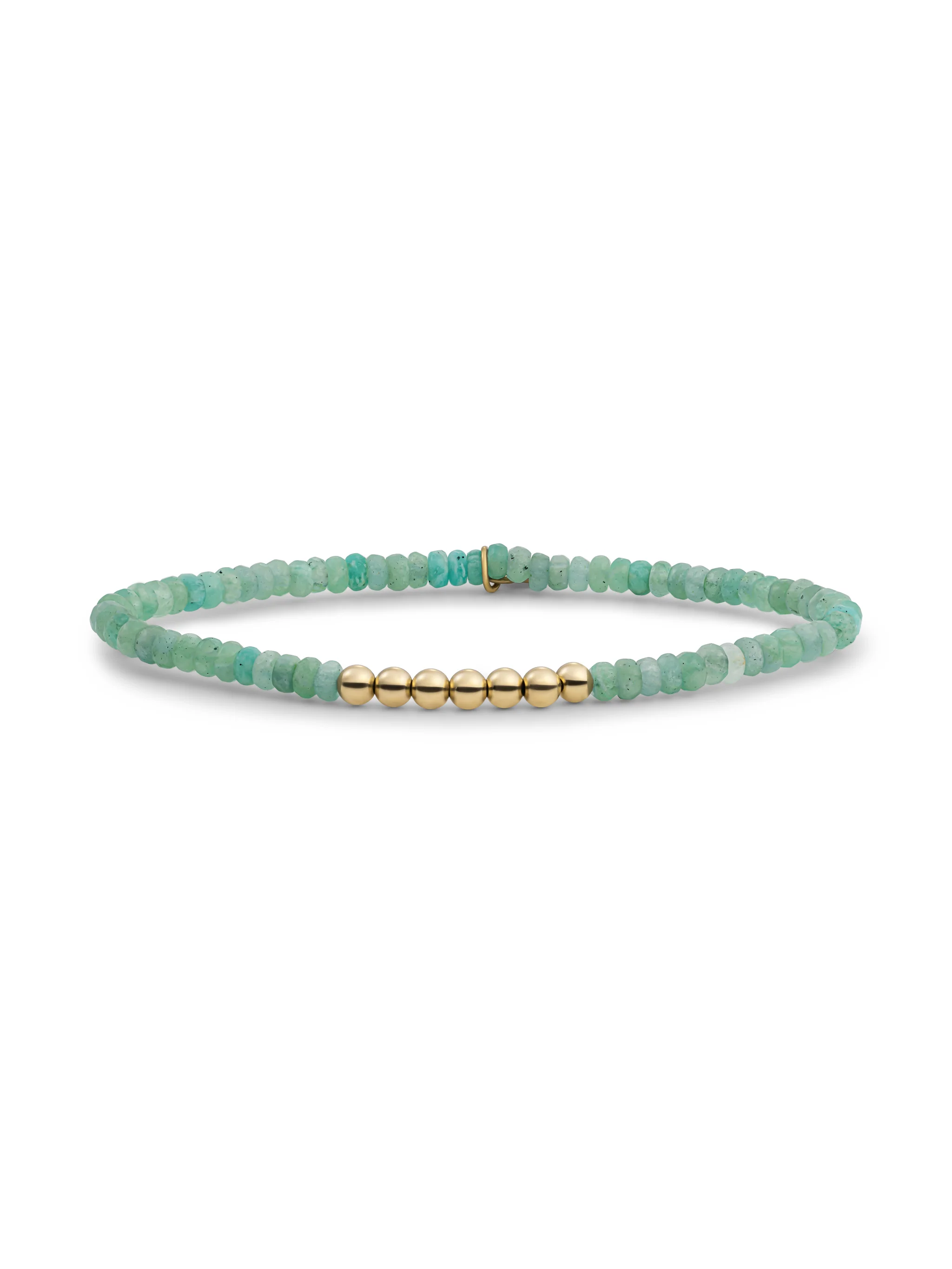 De Reverse Universe Armband Rich Green Amazonite is een uitgesproken sieraad met een natuurlijke flair. Amazoniet staat bekend om zijn kalmerende werking en levendige groentinten, die symbool staan voor evenwicht en optimisme. In deze armband krijgt de steen alle ruimte om te stralen. Het moderne, robuuste ontwerp vormt een mooi contrast met de zachte energie van de steen. Perfect voor vrouwen die houden van kleur, karakter en een eigentijdse stijl. De armband draagt stevig en comfortabel, en laat zich mooi combineren met andere stenen of metalen. Een dagelijkse favoriet voor wie kracht en zachtheid wil verenigen in haar sieradencollectie.