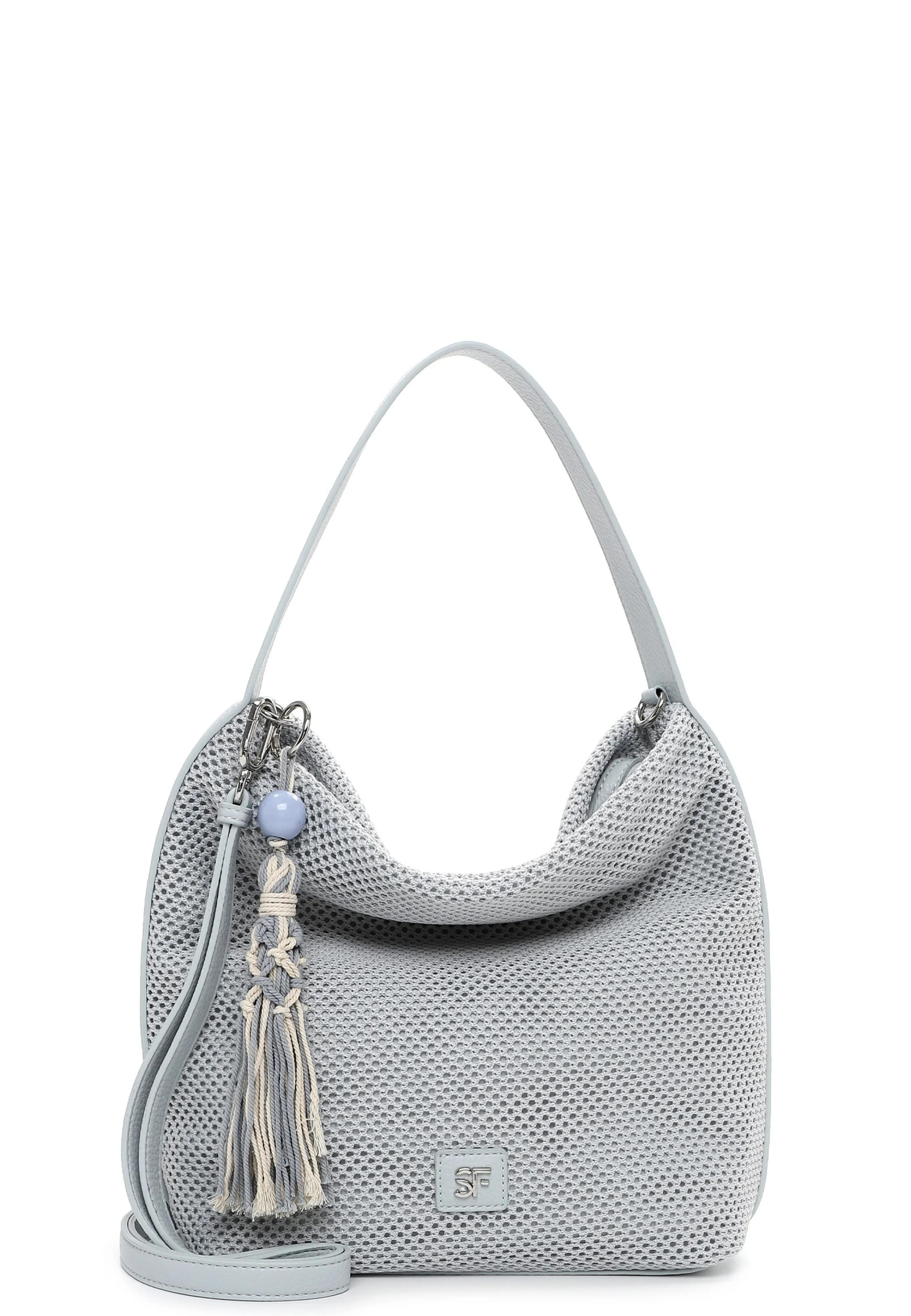 SURI FREY SFY Gitty Beuteltas &ndash; Middelgrote Dames Tas met Schouderriem

De SURI FREY SFY Gitty beuteltas is een stijlvolle en praktische tas voor vrouwen die houden van comfort en een moderne look. Een handtas bewaart vaak meer dan alleen spullen &ndash; soms zitten er kleine schatten en herinneringen in. Met deze modieuze tas in minimalistisch uni-design heb je een betrouwbare en elegante metgezel voor elke dag.

De tas is gemaakt van hoogwaardig fijn synthetisch materiaal, waardoor hij licht, duurzaam en eenvoudig te onderhouden is. Het ruime hoofdvak met ritssluiting zorgt ervoor dat je persoonlijke spullen veilig opgeborgen blijven. Dankzij het tijdloze design en de decoratieve hanger krijgt de tas een speelse en modieuze uitstraling.

Stijl en functionaliteit met SURI FREY

De accessoires van SURI FREY staan voor vrijheid, levensplezier en zelfvertrouwen. De SFY Gitty beuteltas biedt een praktische indeling met voldoende ruimte voor al je dagelijkse essentials.

Het achtervak met ritssluiting geeft extra opbergruimte en snelle toegang tot belangrijke spullen zoals je telefoon of sleutels. Het zachte materiaal zorgt ervoor dat de tas comfortabel draagt en mooi aansluit.

De tas kan op verschillende manieren worden gedragen dankzij de verstelbare en afneembare schouderriem (tot 160 cm) en de handige draaggreep. Zo draag je hem gemakkelijk over de schouder of in de hand, afhankelijk van je outfit of gelegenheid.

Belangrijkste kenmerken

Merk: SURI FREY

Model: SFY Gitty

Type: Beuteltas / schoudertas dames

Materiaal: Fijn synthetisch materiaal

Design: Minimalistisch uni-design met decoratieve hanger

Afmetingen: ca. 33 &times; 30 &times; 14 cm

Schouderriem: verstelbaar en afneembaar (max. 160 cm)

Handvat: draaggreep

Sluiting: Ritssluiting

Indeling:

1 hoofdvak

1 binnenvak met rits

1 steekvak binnenin

1 achtervak met rits

Draagwijze: over de schouder of in de hand

Dierlijke materialen: Nee (vegan)

Perfect voor dagelijks gebruik

De middelgrote dames tas biedt genoeg ruimte voor je dagelijkse benodigdheden, een kleine boodschap of persoonlijke spullen. Ideaal voor werk, shoppen, reizen of een dagje uit.