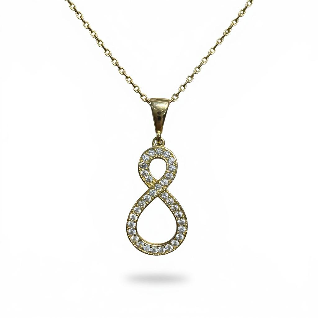 Gouden collier Infinity van 14 karaat goud met zirkonia stenen en een hanger van 17 mm.
Een schitterend sieraad dat elegantie en tijdloze stijl toevoegt aan elke outfit. Draag het solo voor een subtiele uitstraling of combineer met andere kettingen voor een gelaagde look. Ideaal voor dagelijks gebruik of speciale gelegenheden. Verkoop Goud.
INC. ketting