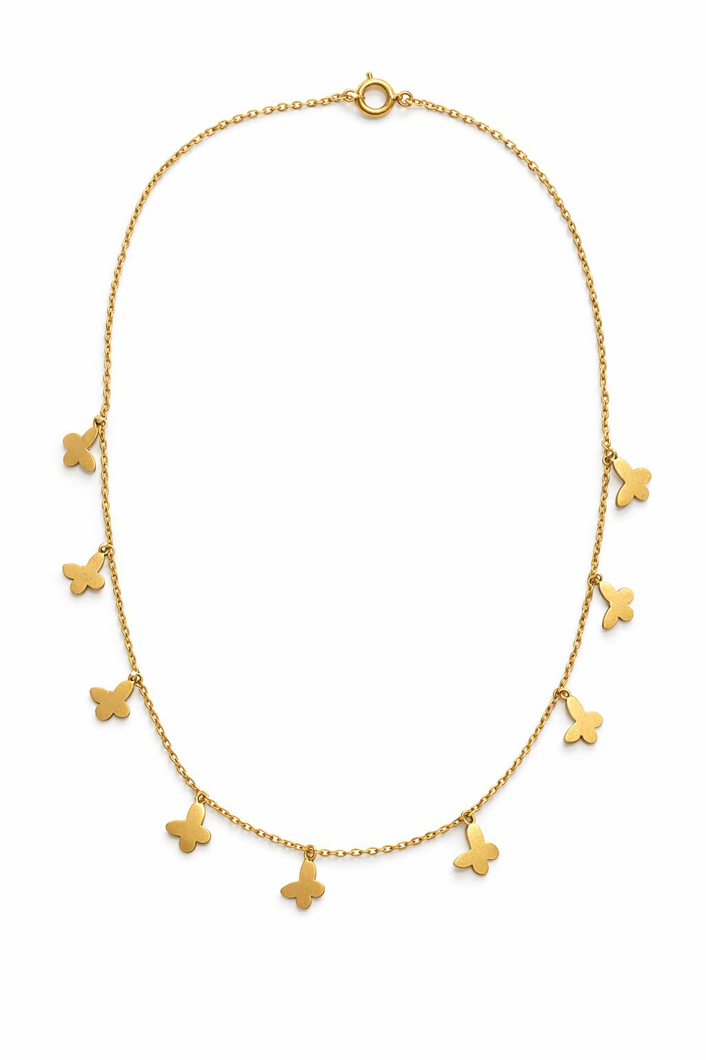 Dit prachtige gouden collier met vlinders, is gemaakt van 14 karaat geelgoud. De ketting heeft een lengte van 45 cm en is goudkleurig. Het collier heeft een veerslot als sluiting. Draag dit elegante juweel op een jurk of een blouse met een open hals voor een verfijnde uitstraling.