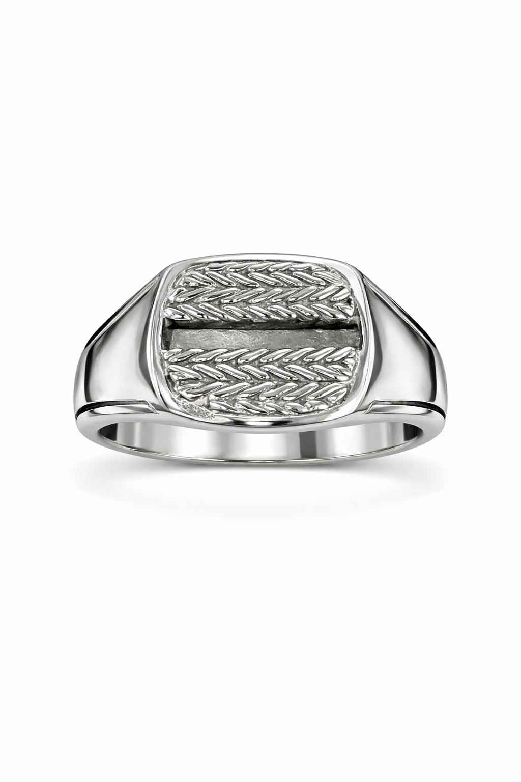 De Memory Lane - Ring E, modelnummer RR-ML007-66, is een opvallend juweel in de categorie ringen. Met een juweelmaat van 66 is hij perfect voor een elegante uitstraling. Draag deze ring aan je middelvinger of ringvinger voor een verfijnde look. Ideaal voor speciale gelegenheden of dagelijks gebruik, voegt het een vleugje klasse toe aan elke outfit.