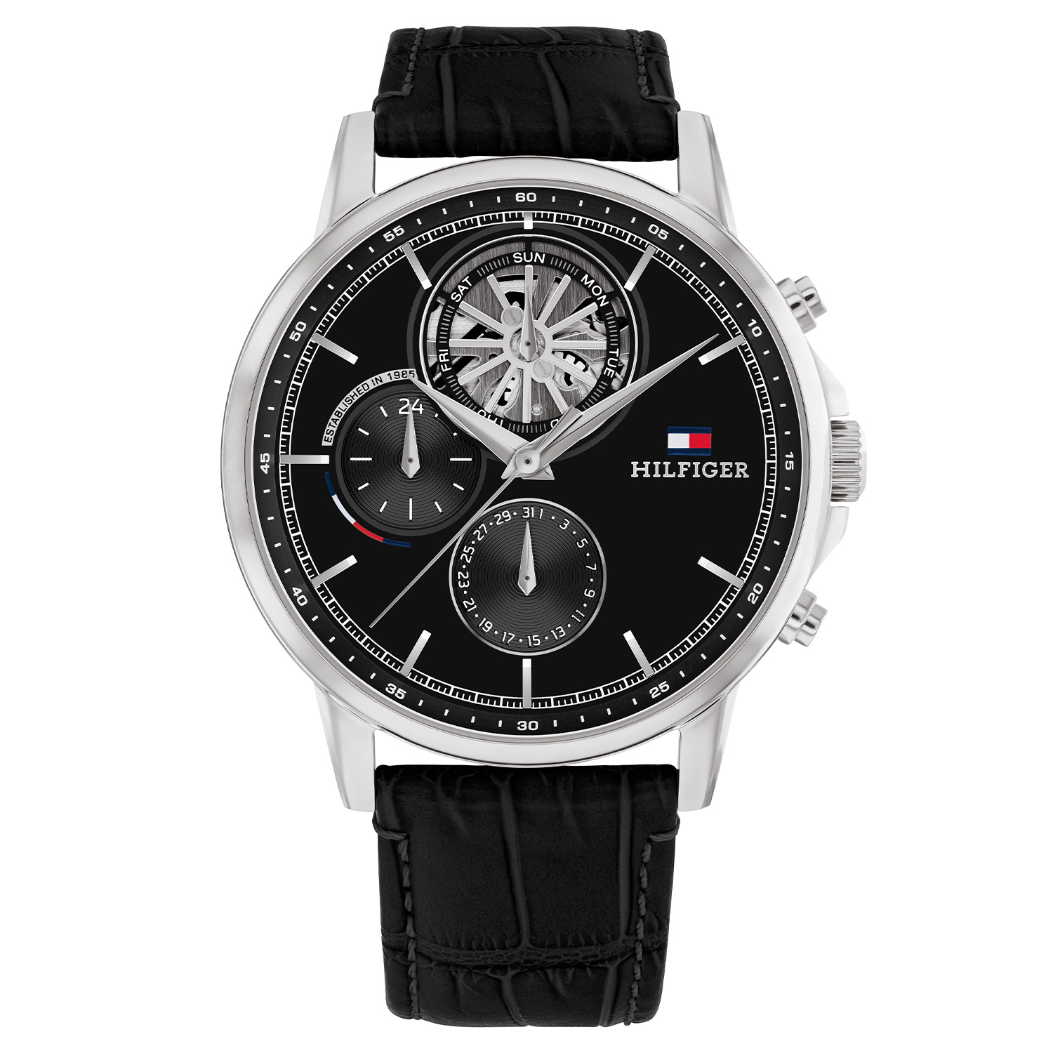 Tommy Hilfiger TH1710605 Horloge Heren Staal Leer 44mm
Dit specifieke horloge van Tommy Hilfiger uit de Stewart serie met artikelnr: TH1710605 is een luxe herenhorloge die niet in je collectie mag ontbreken. Het stalen herenhorloge heeft een ronde kast met een gladde bezel en een zwarte wijzerplaat met dag,- datum, en 24-uursaanduiding. De dagen worden weergegeven in een  skeleton oog. Aan het horloge zit een zwarte leren band met een gespsluiting. Het horloge heeft een mineraalglas, een doorsnee van 44mm en is 5ATM.  

Het merk:
Sinds de lancering van het merk in 1985 is Tommy Hilfiger wereldwijd bekend geworden als pionier van de klassieke Amerikaanse coole stijl. Ge&iuml;nspireerd door de iconische popcultuur en het Amerikaanse erfgoed. De dames en herencollectie van dit seizoen bestaan uit minimalistische silhouetten en rustieke lederen details. De herenhorlogecollectie biedt iconische uurwerken met roestvrijstalen, lederen en siliconen banden.

Specificaties:
- Mineraalglas
- Ronde kast 44mm
- Zilverkleurige horlogekast
- Zwarte wijzerplaat 
- Zwarte leren band 
- 5ATM