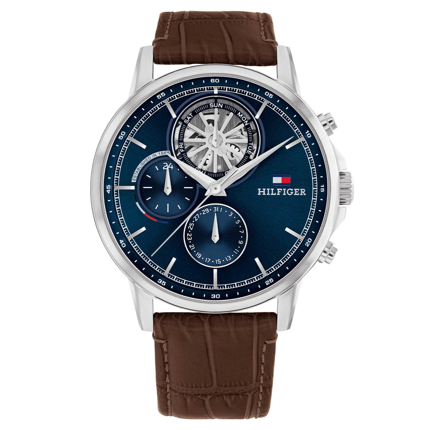 Tommy Hilfiger TH1710629 Horloge Heren Staal Leer 44mm
Dit specifieke horloge van Tommy Hilfiger uit de Stewart serie met artikelnr: TH1710629 is een luxe herenhorloge die niet in je collectie mag ontbreken. Het stalen herenhorloge heeft een ronde kast met een gladde bezel en een blauwe wijzerplaat met dag,- datum, en 24-uursaanduiding. De dagen worden weergegeven in een skeleton oog. Aan het horloge zit een bruine leren band met een gespsluiting. Het horloge heeft een mineraalglas, een doorsnee van 44mm en is 5ATM.  

Het merk:
Sinds de lancering van het merk in 1985 is Tommy Hilfiger wereldwijd bekend geworden als pionier van de klassieke Amerikaanse coole stijl. Ge&iuml;nspireerd door de iconische popcultuur en het Amerikaanse erfgoed. De dames en herencollectie van dit seizoen bestaan uit minimalistische silhouetten en rustieke lederen details. De herenhorlogecollectie biedt iconische uurwerken met roestvrijstalen, lederen en siliconen banden.

Specificaties:
- Mineraalglas
- Ronde kast 44mm
- Zilverkleurige horlogekast
- Blauwe wijzerplaat 
- Bruine leren band 
- 5ATM