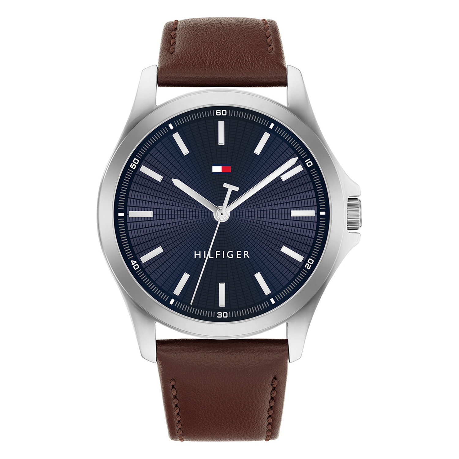 Tommy Hilfiger TH1710669 Horloge Heren Staal Bruin 43mm
Dit specifieke horloge van Tommy Hilfiger uit de Bruce serie met artikelnr: TH1710669 is een sportief herenhorloge die niet in je collectie mag ontbreken. Het leren herenhorloge heeft een zilverkleurige ronde kast met een gladde bezel en een blauw geborstelde sunray wijzerplaat. Aan het horloge zit een bruine lerenband met een gespsluiting. Het horloge heeft een mineraalglas, een doorsnee van 43mm en is 3ATM.  

Het merk:
Sinds de lancering van het merk in 1985 is Tommy Hilfiger wereldwijd bekend geworden als pionier van de klassieke Amerikaanse coole stijl. Ge&iuml;nspireerd door de iconische popcultuur en het Amerikaanse erfgoed. De dames en herencollectie van dit seizoen bestaan uit minimalistische silhouetten en rustieke lederen details. De herenhorlogecollectie biedt iconische uurwerken met roestvrijstalen, lederen en siliconen banden.

Specificaties:
- Mineraalglas
- Ronde kast 43mm
- Zilverkleurige horlogekast
- Blauwe wijzerplaat 
- Bruine lerenband 
- 3ATM